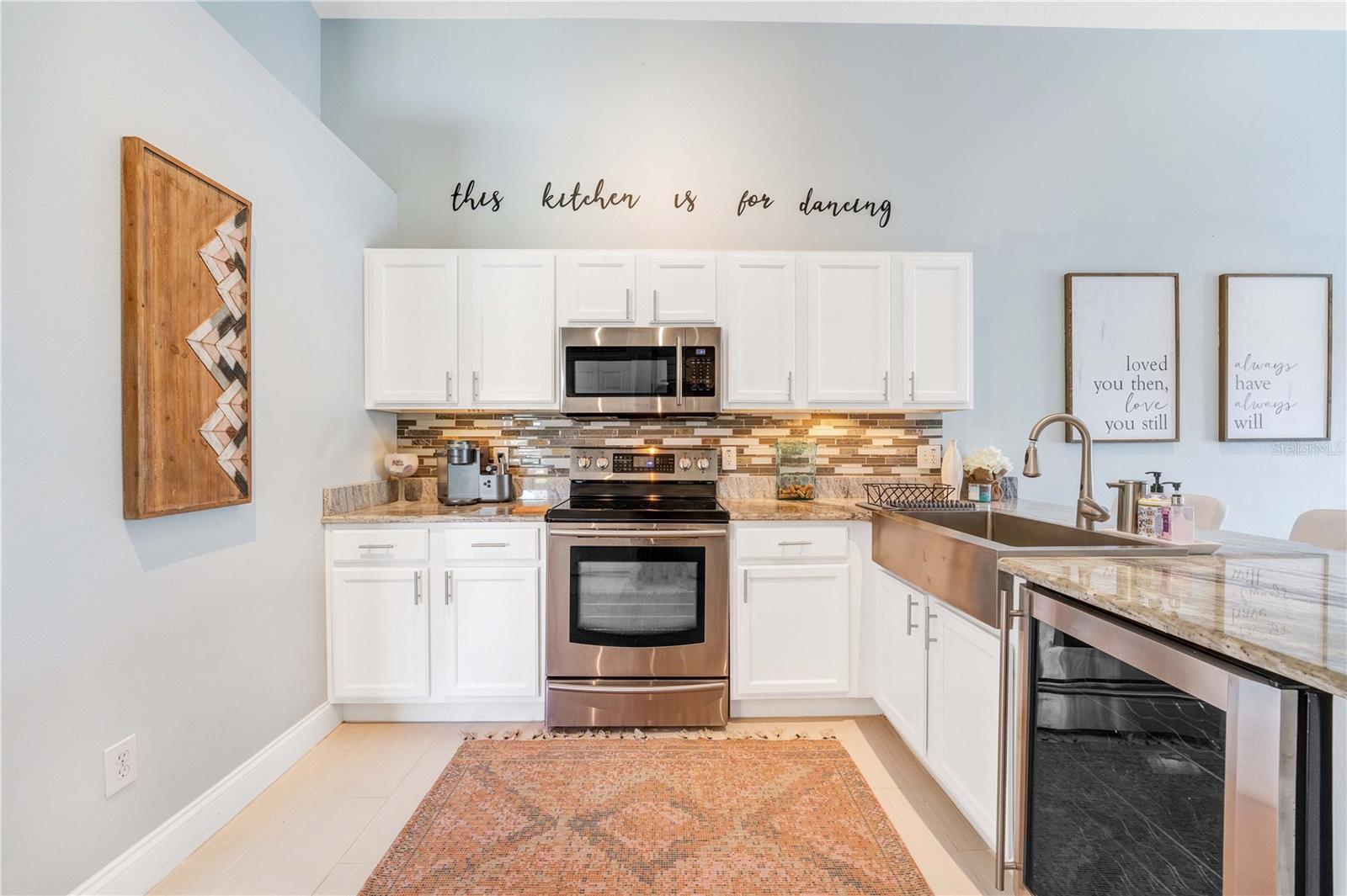 413 PALOMA DR
