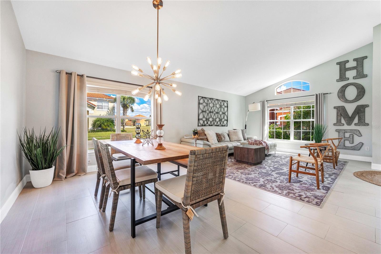 413 PALOMA DR