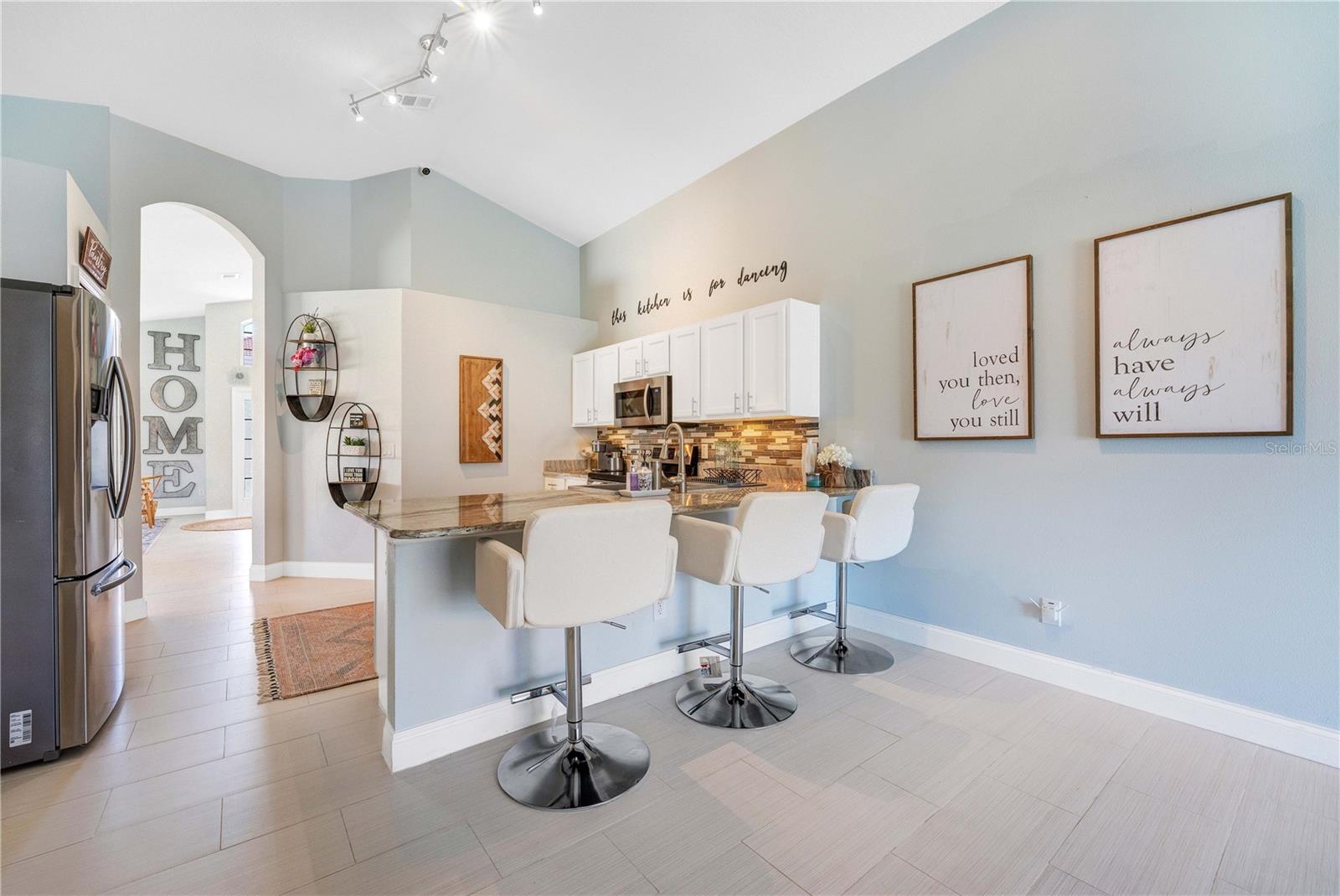 413 PALOMA DR