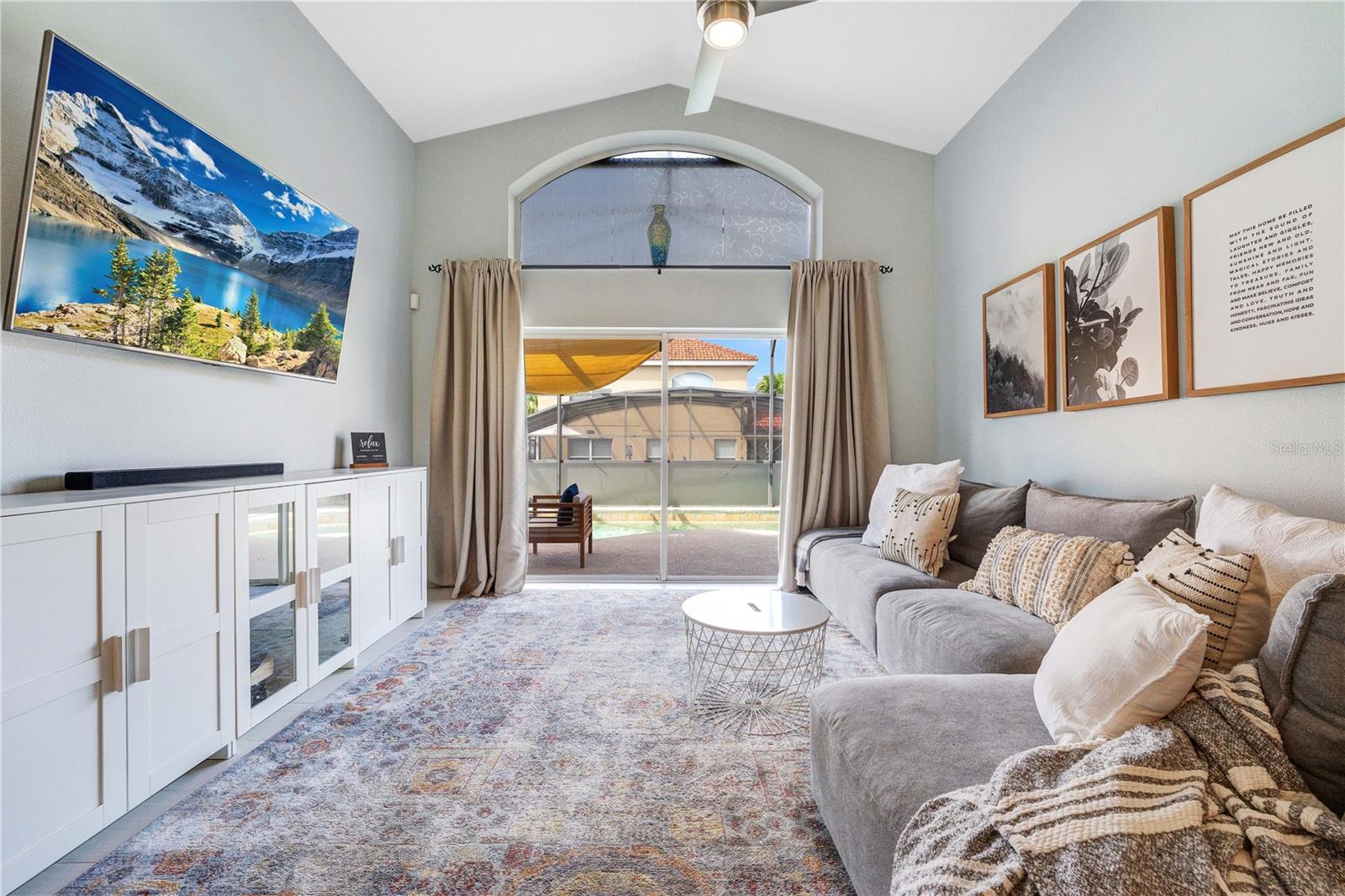 413 PALOMA DR