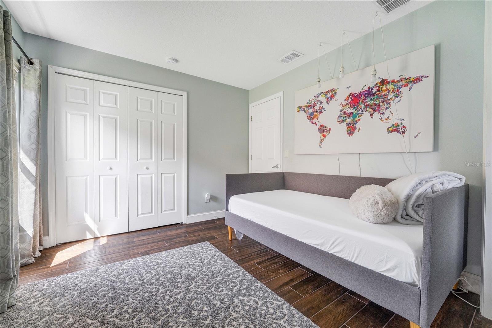 413 PALOMA DR