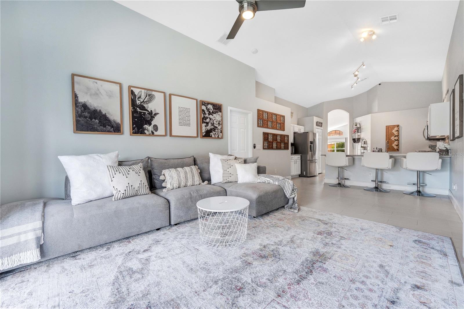 413 PALOMA DR