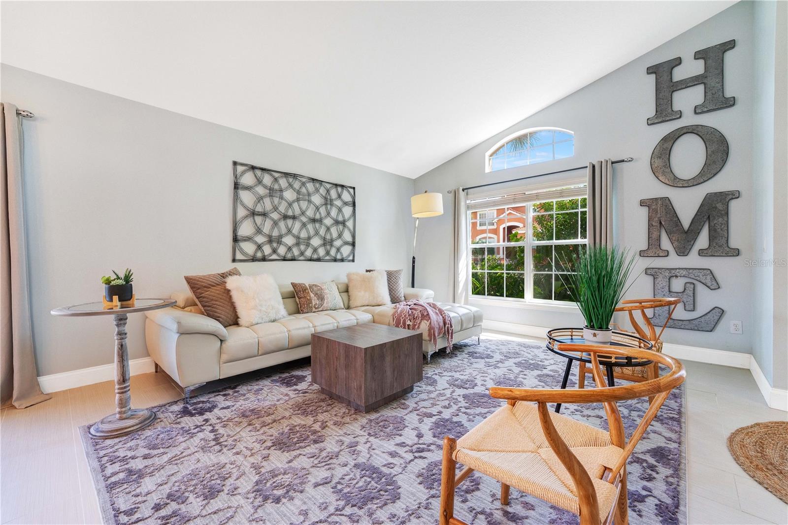 413 PALOMA DR