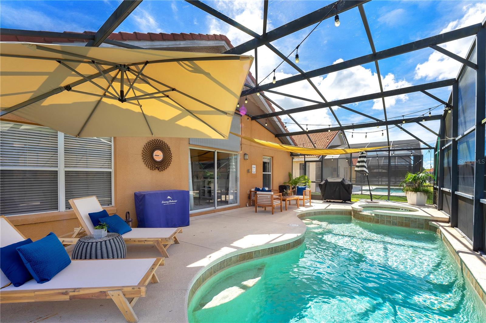 413 PALOMA DR