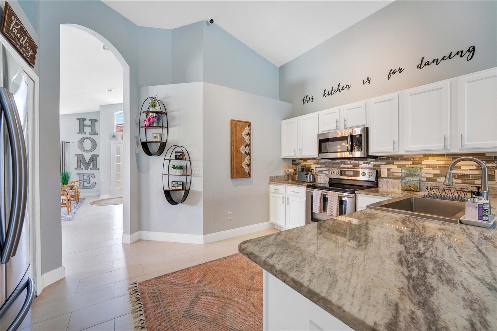 413 PALOMA DR