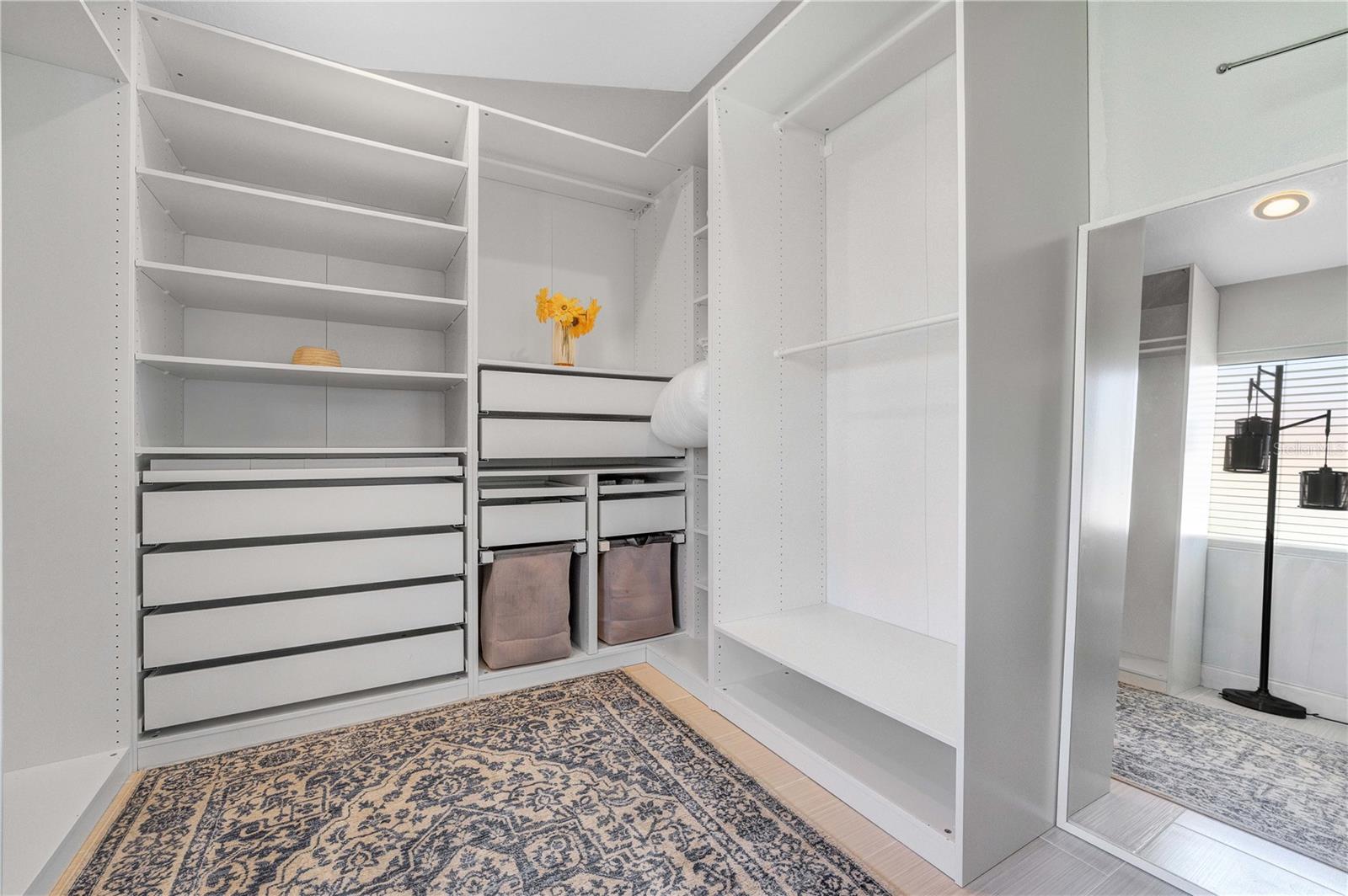 413 PALOMA DR