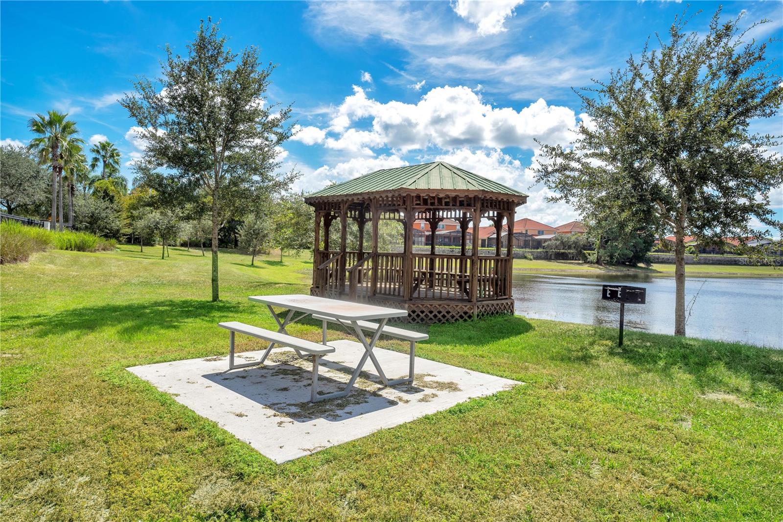 413 PALOMA DR