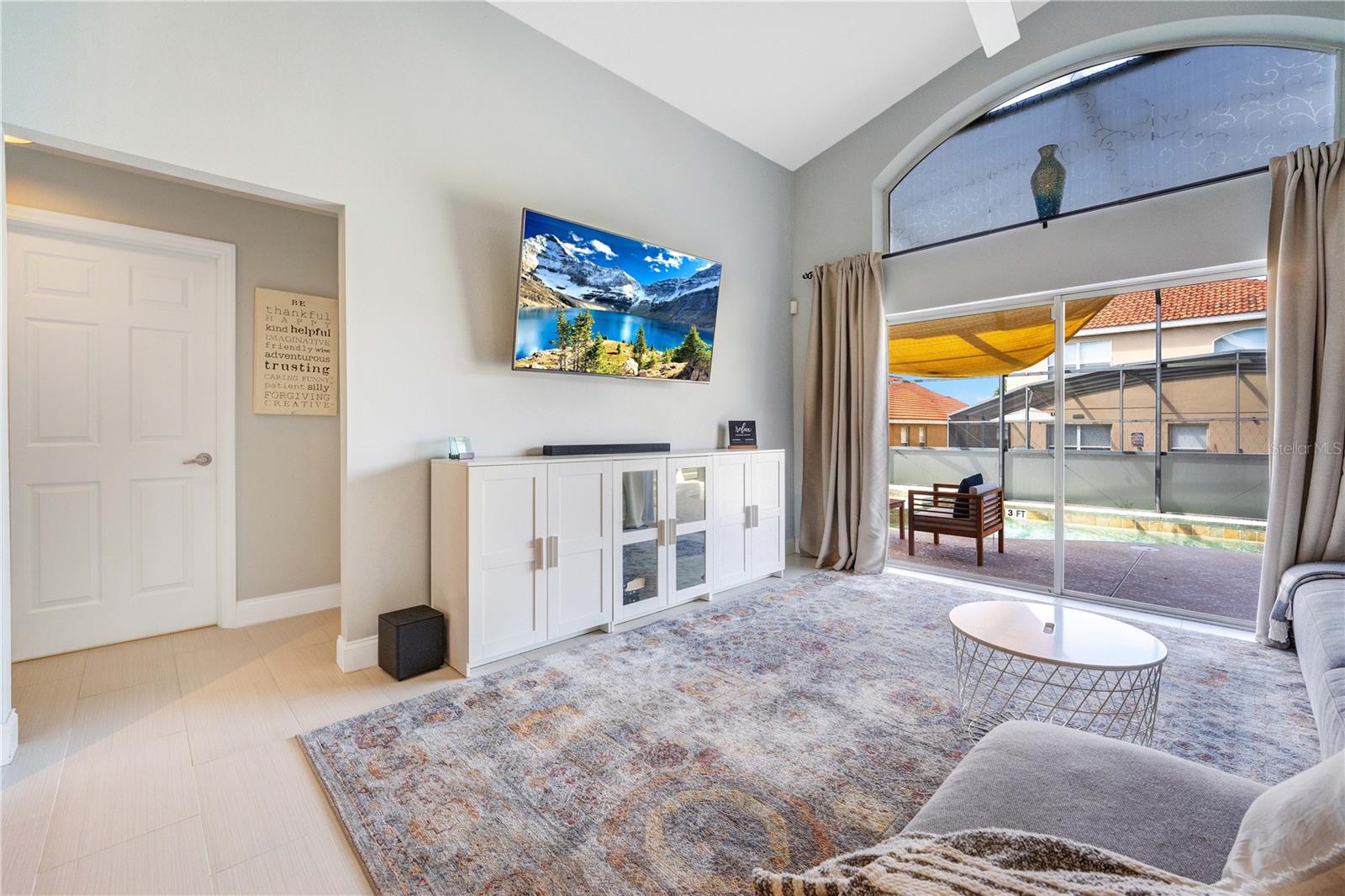 413 PALOMA DR