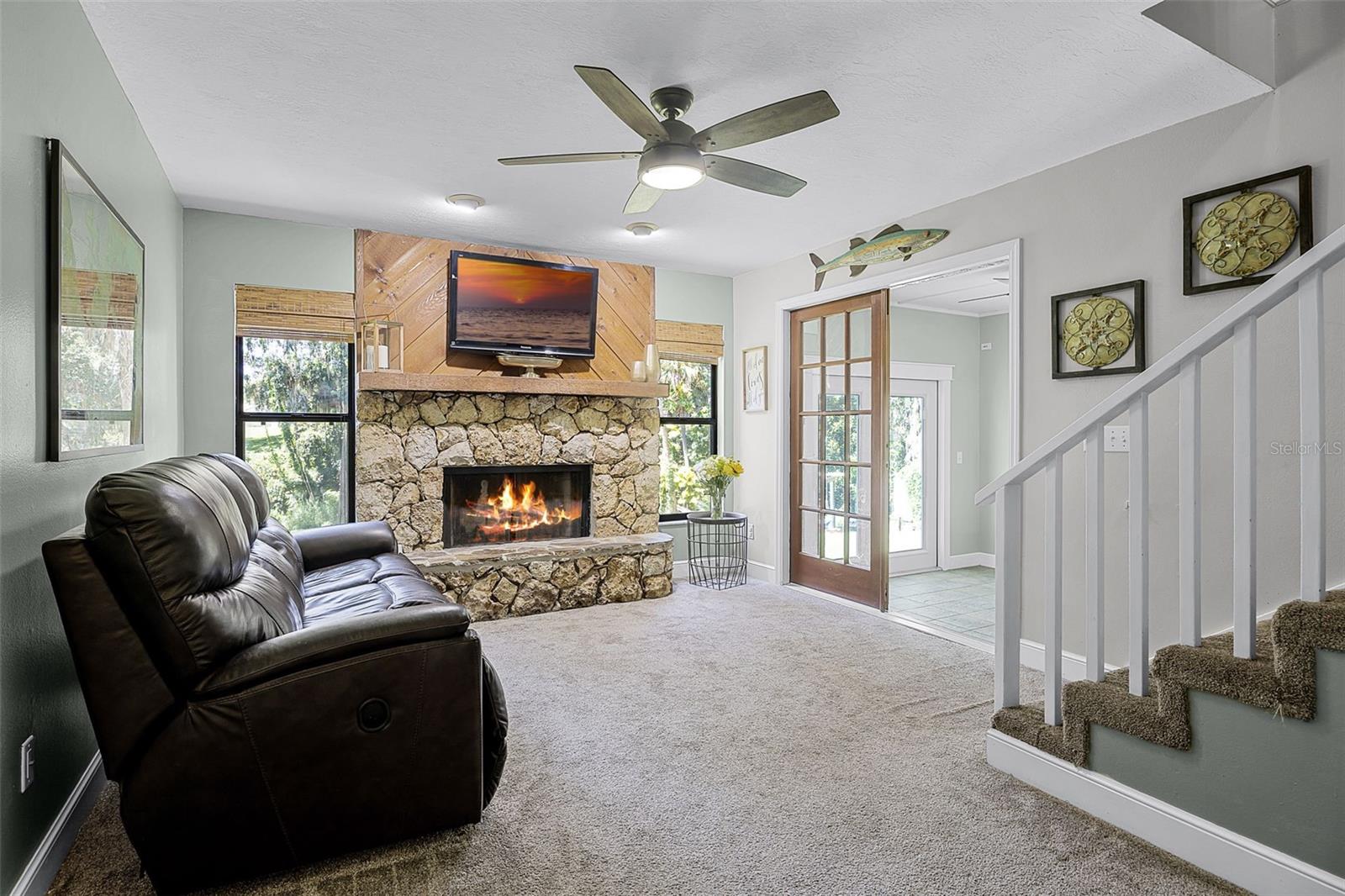 956 GLENVIEW CIR
