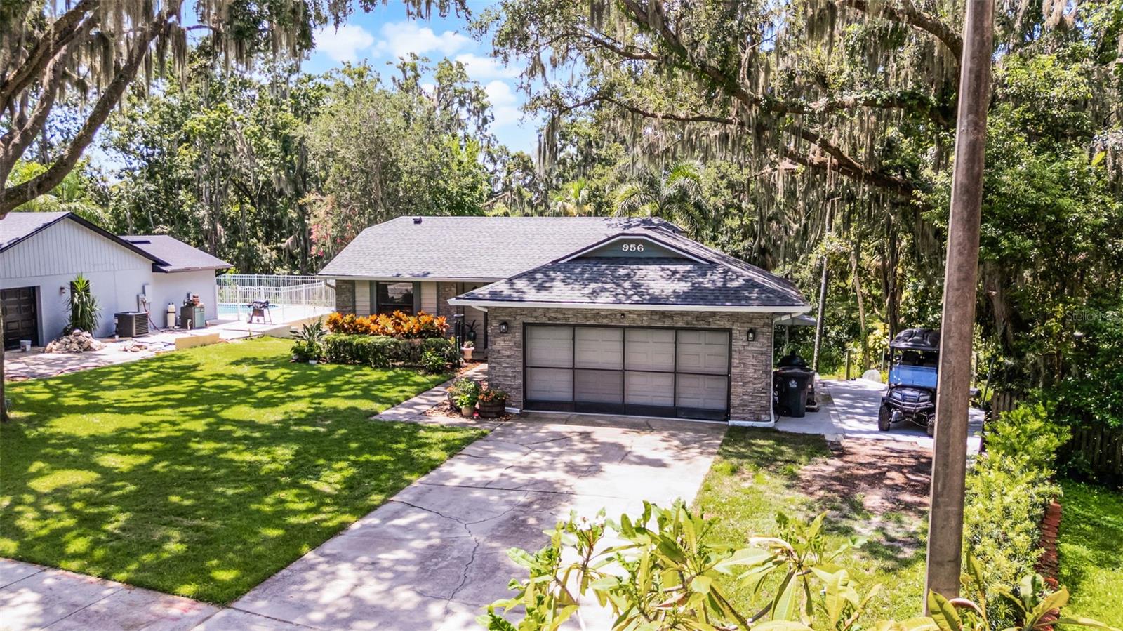 956 GLENVIEW CIR