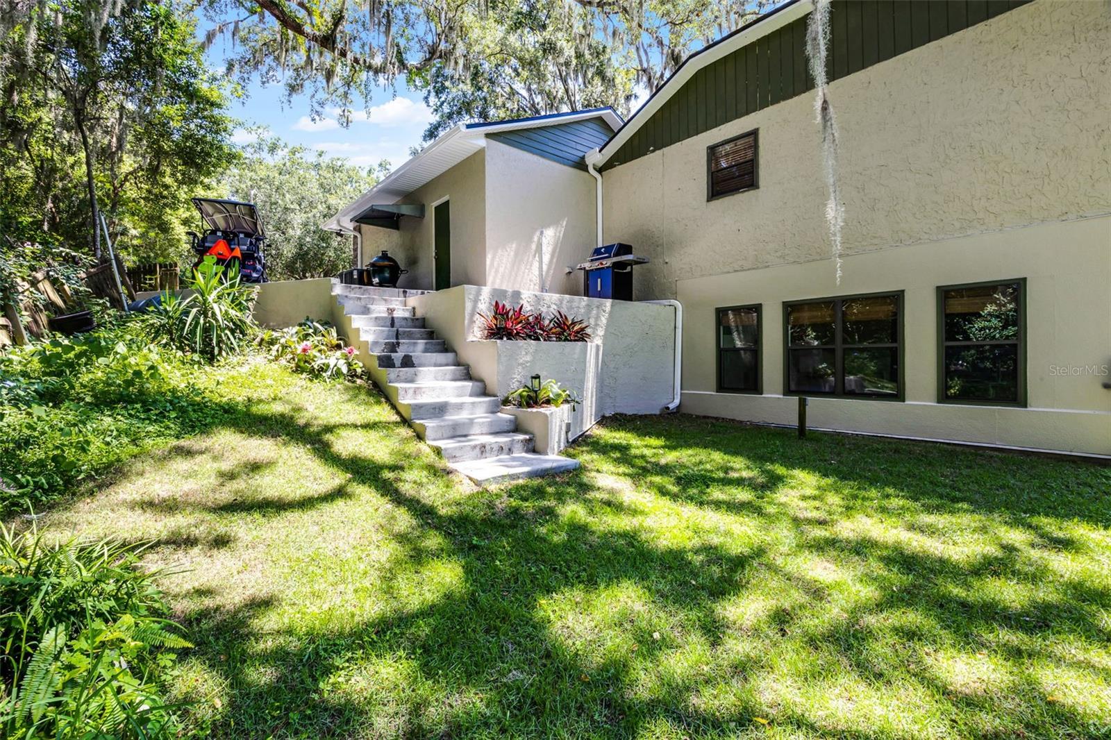 956 GLENVIEW CIR