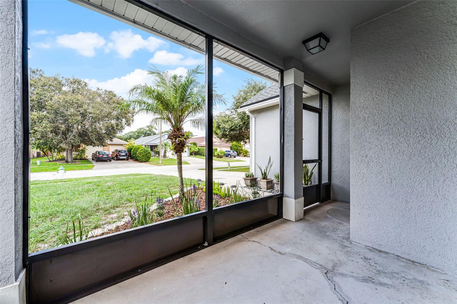 2233 WOODS EDGE CIR