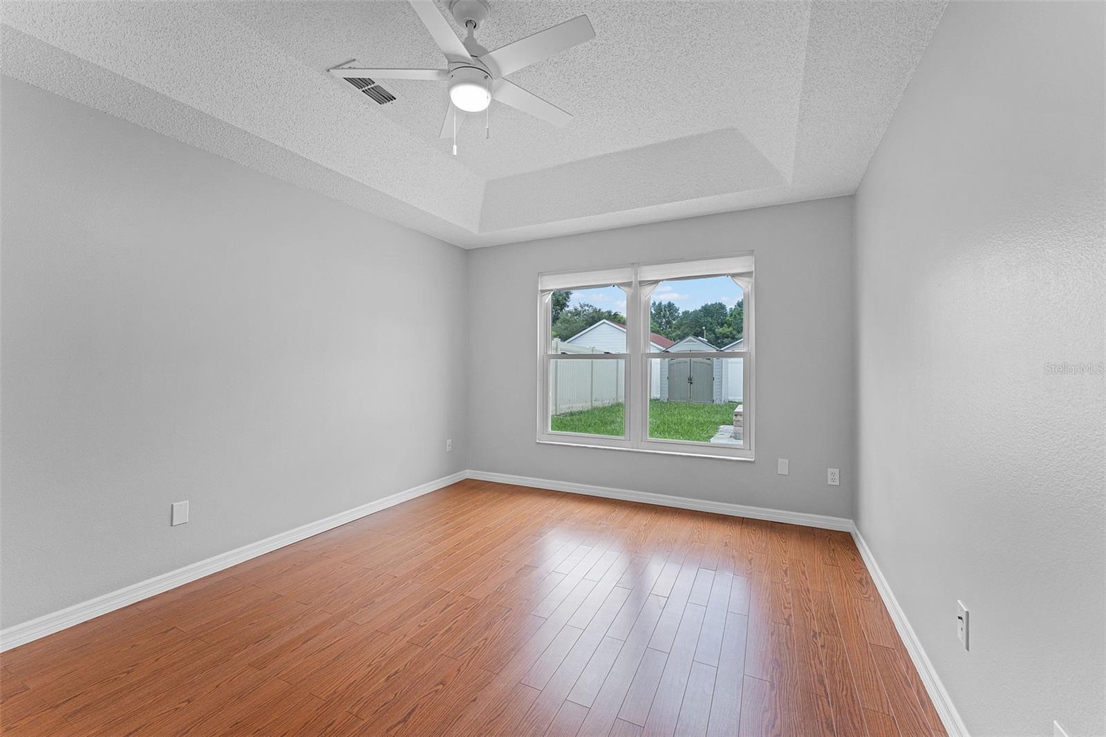 2233 WOODS EDGE CIR