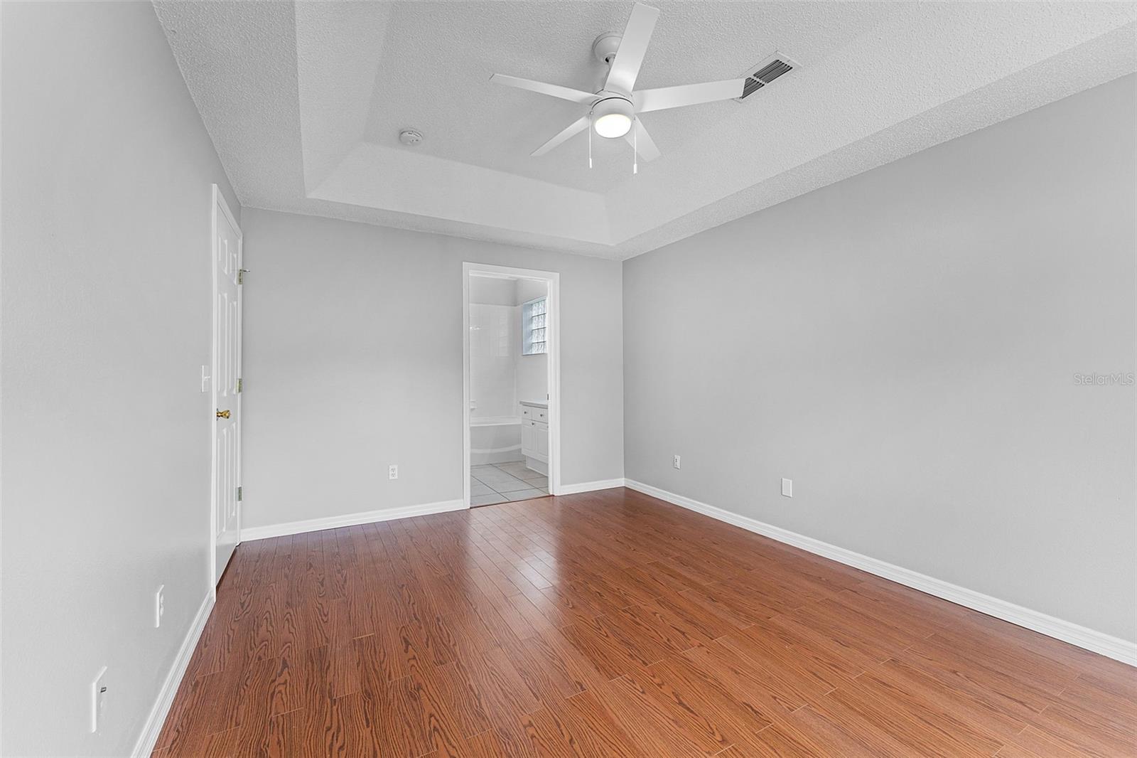 2233 WOODS EDGE CIR