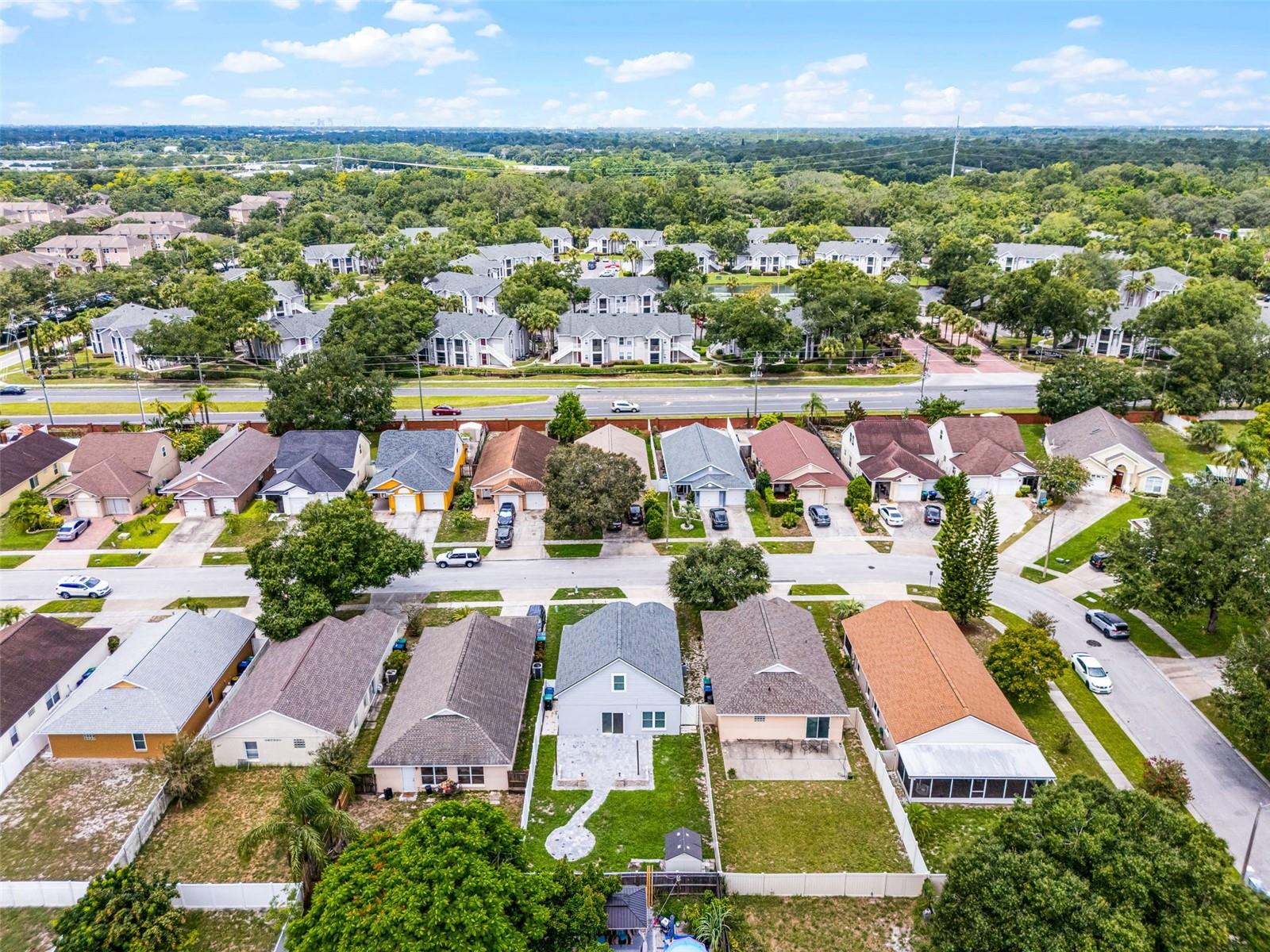 2233 WOODS EDGE CIR