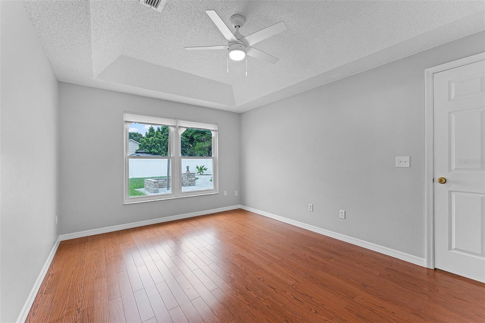 2233 WOODS EDGE CIR