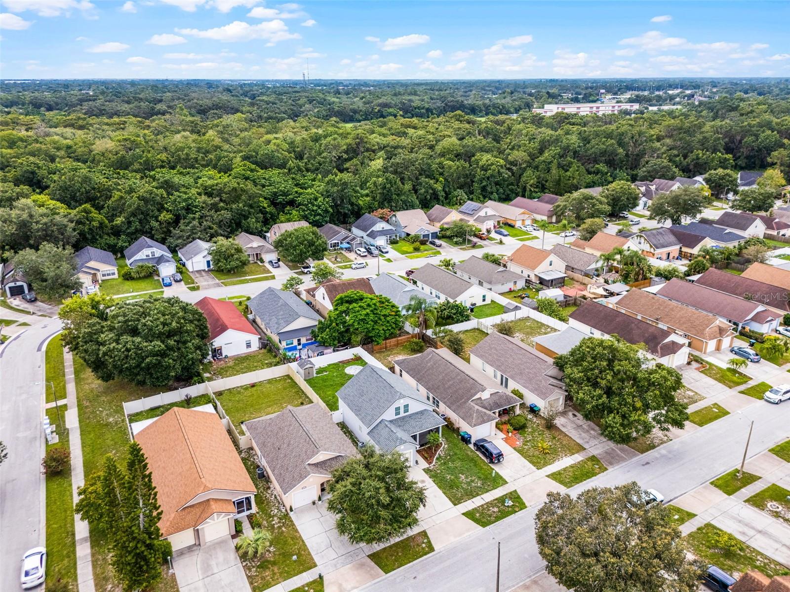 2233 WOODS EDGE CIR