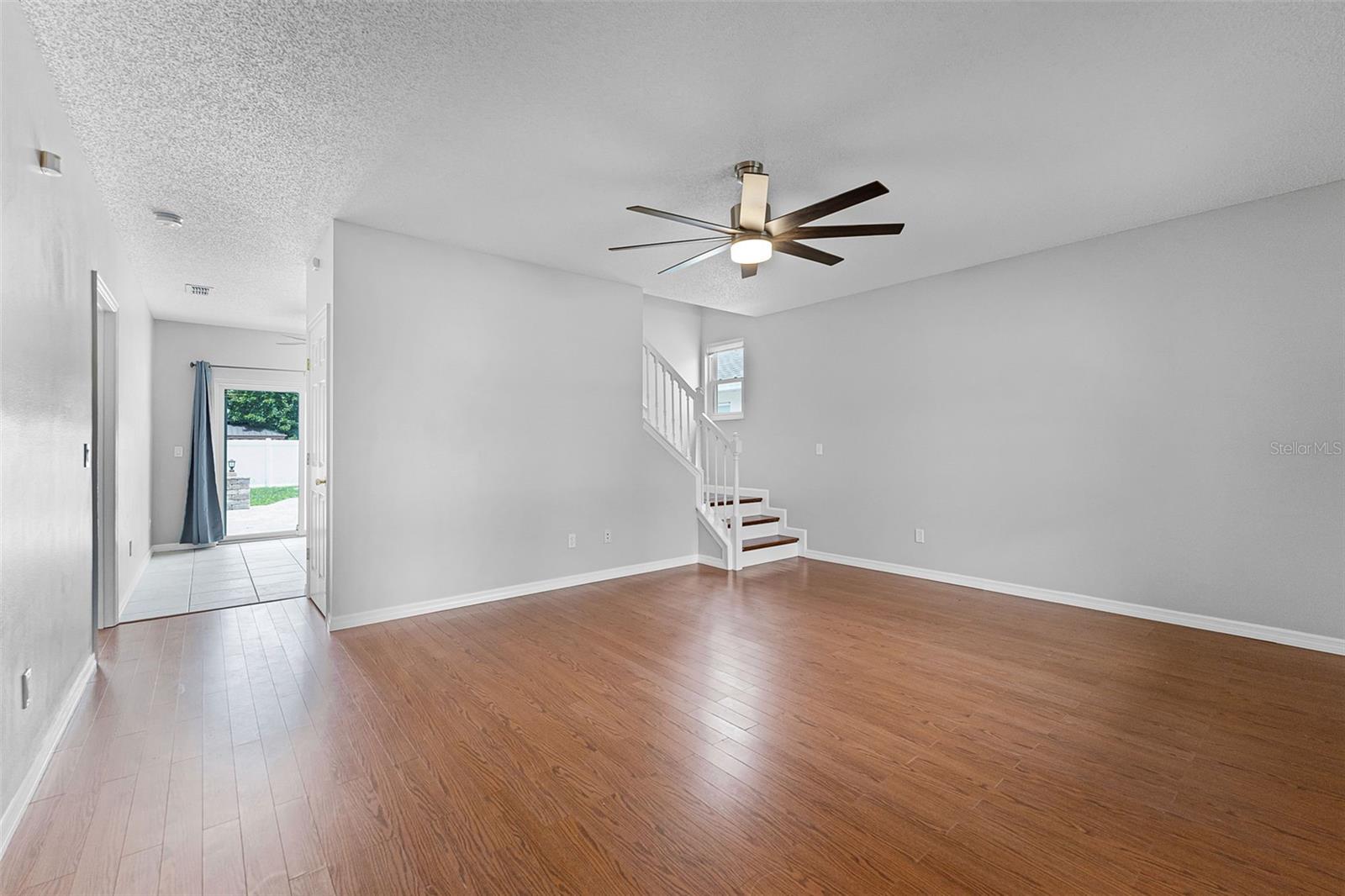 2233 WOODS EDGE CIR