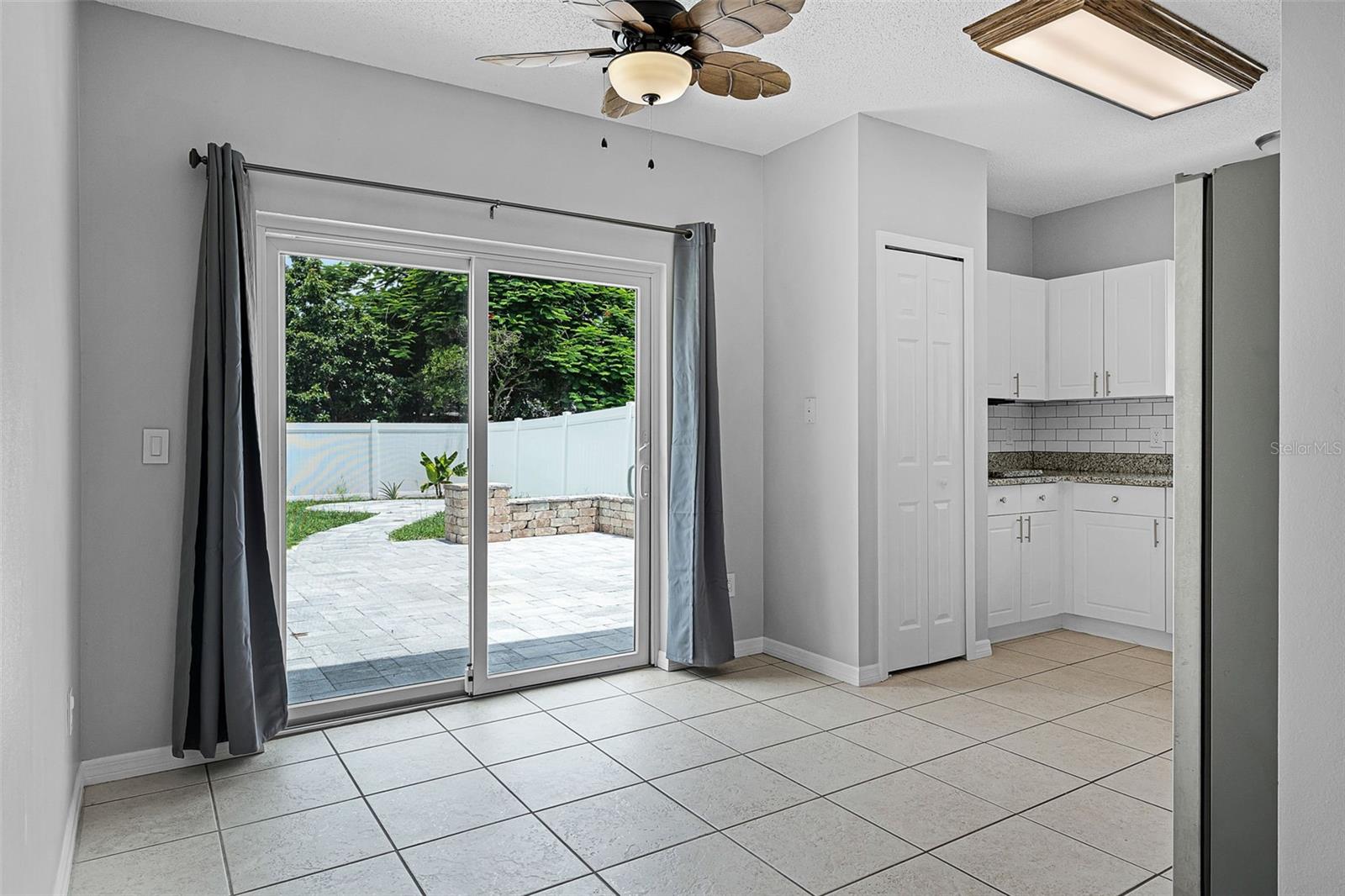 2233 WOODS EDGE CIR