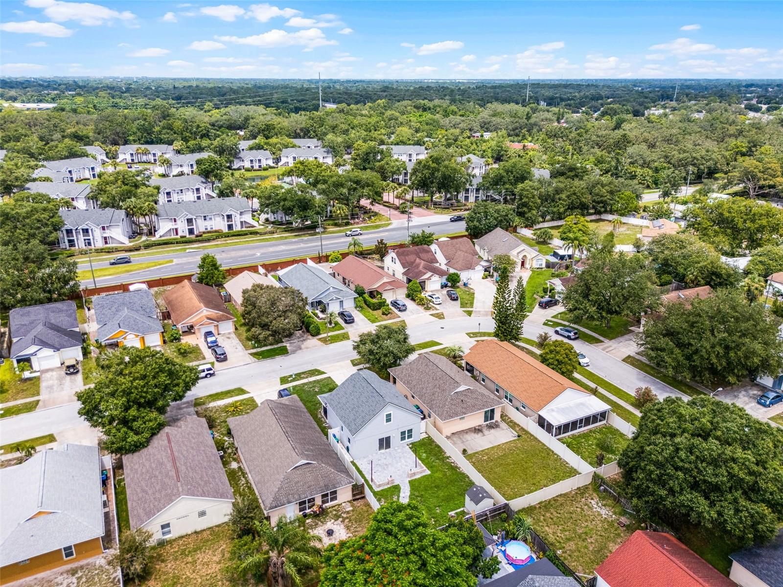 2233 WOODS EDGE CIR