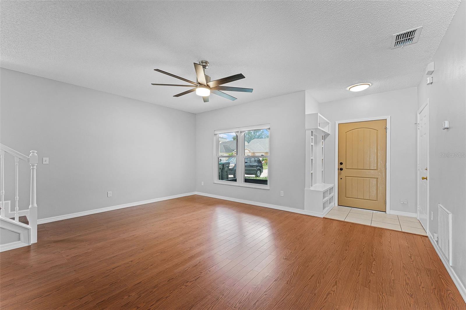 2233 WOODS EDGE CIR