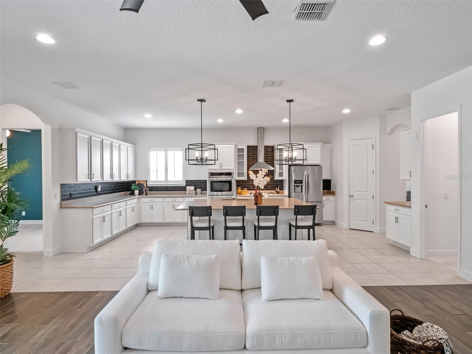 7519 MANDARIN GROVE WAY