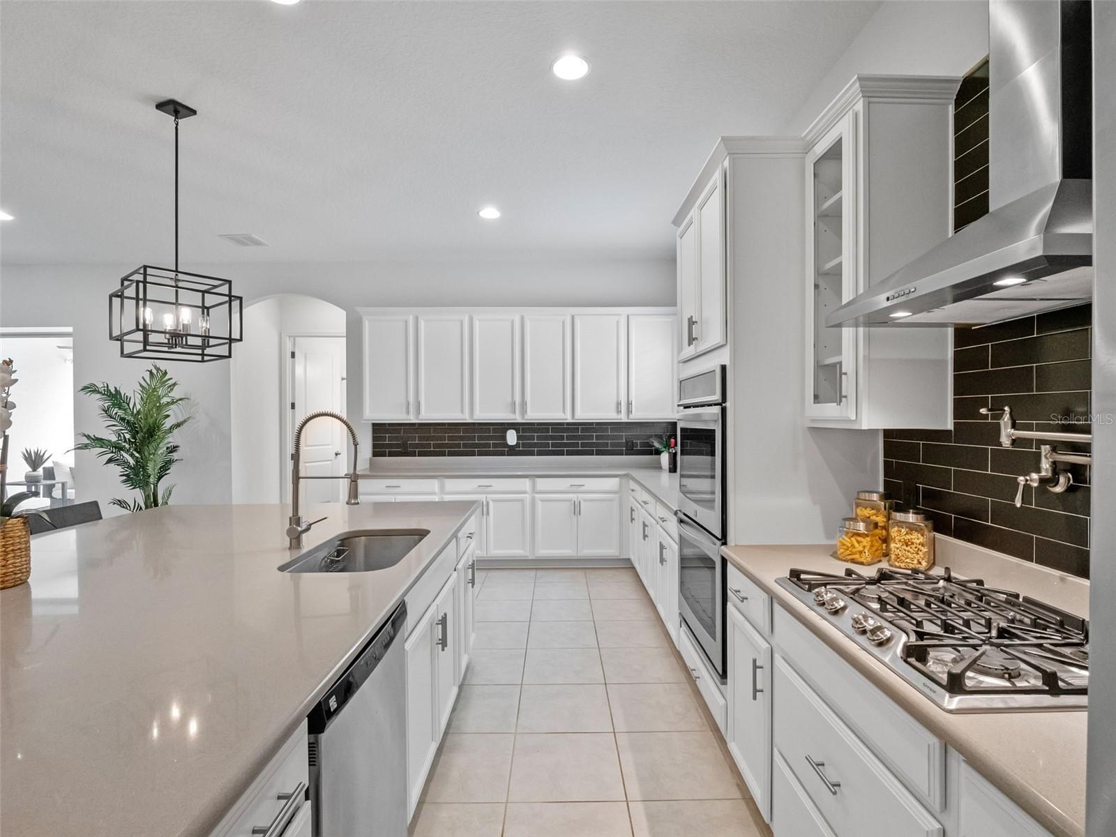 7519 MANDARIN GROVE WAY