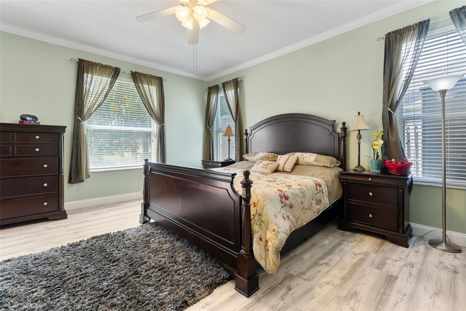 355 TWELVE OAKS DR