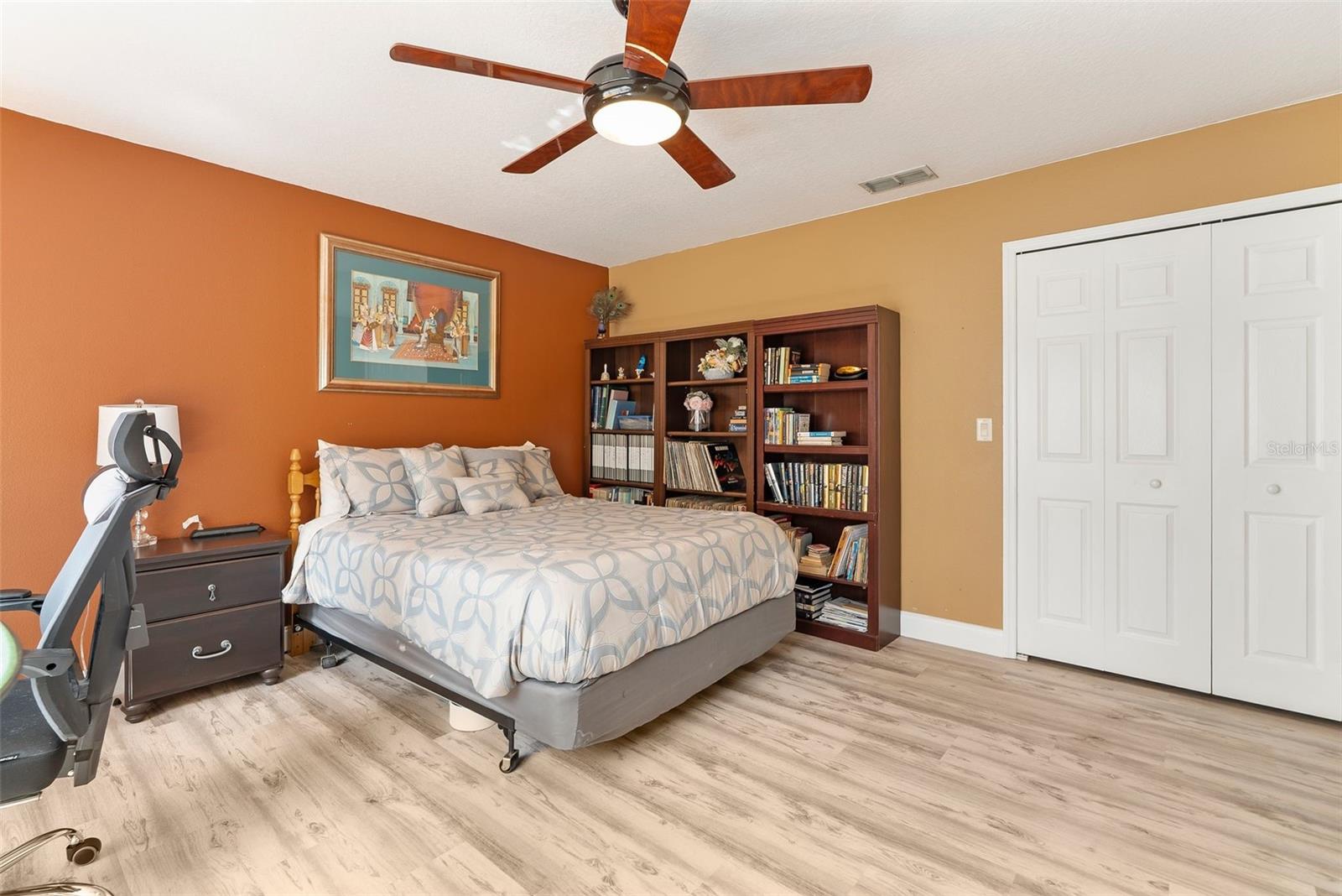 355 TWELVE OAKS DR
