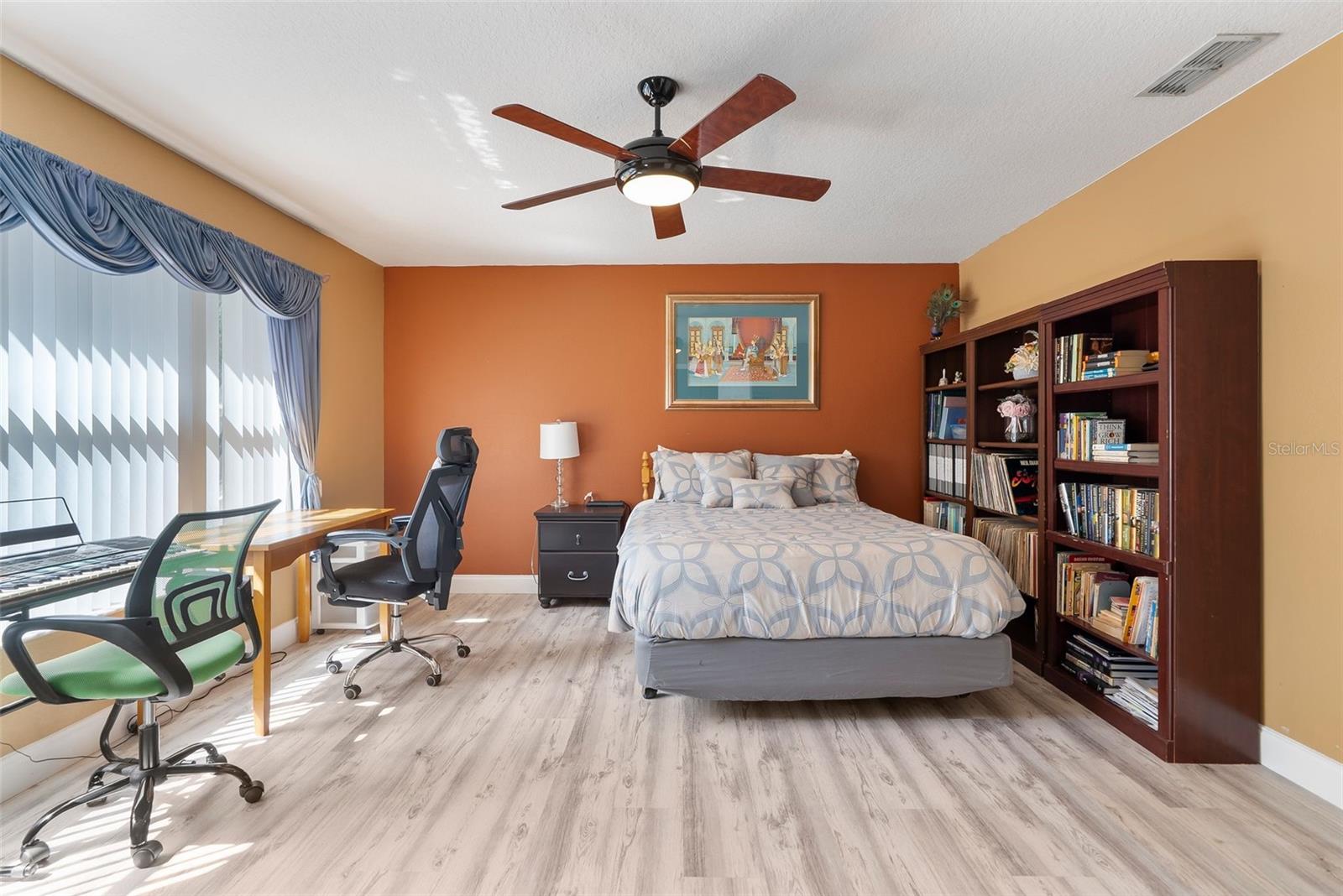 355 TWELVE OAKS DR