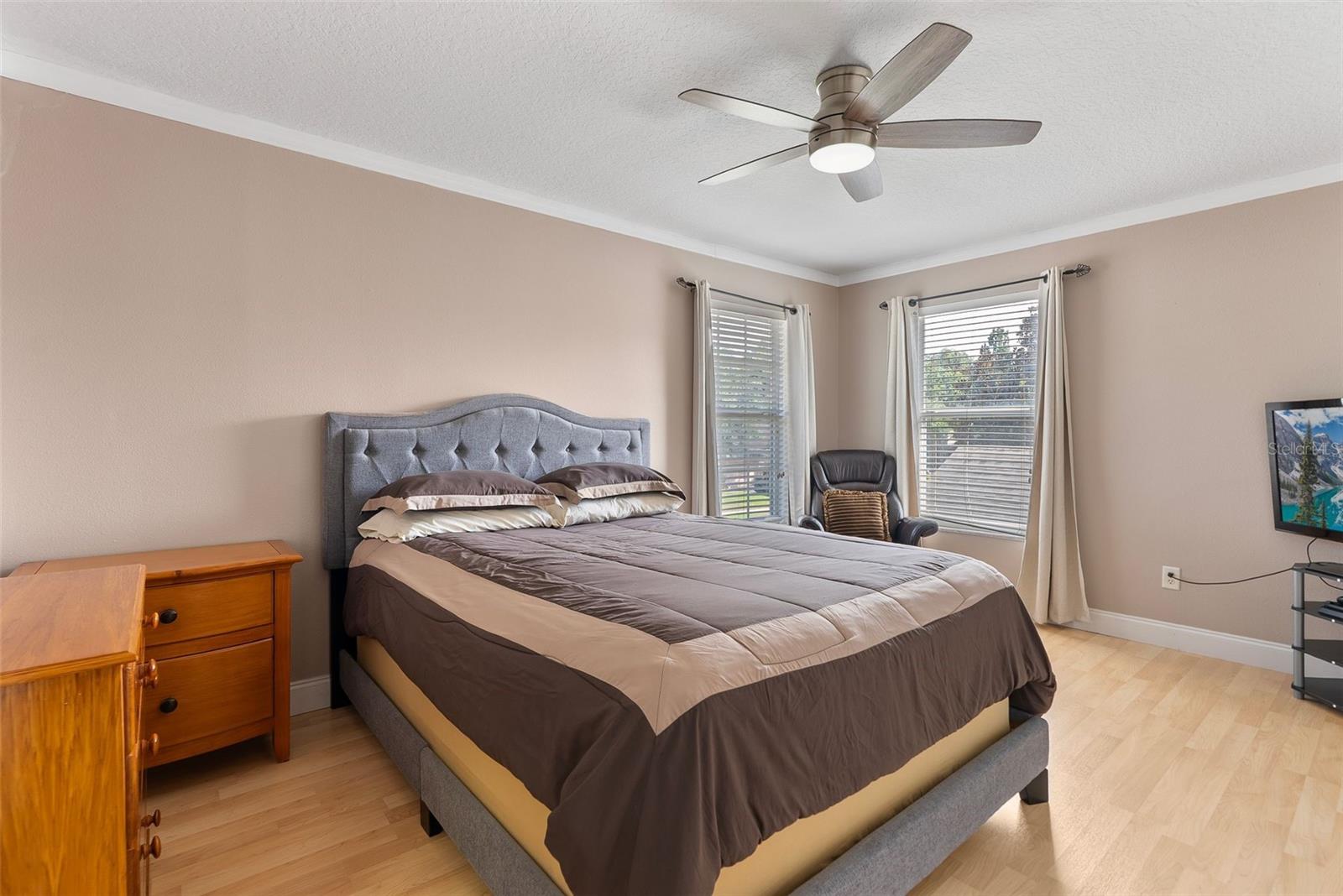 355 TWELVE OAKS DR