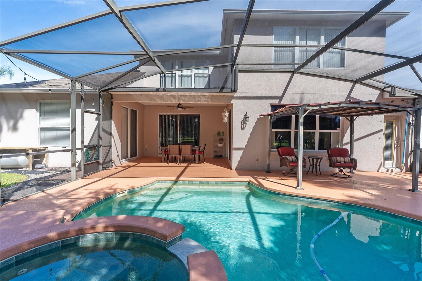355 TWELVE OAKS DR