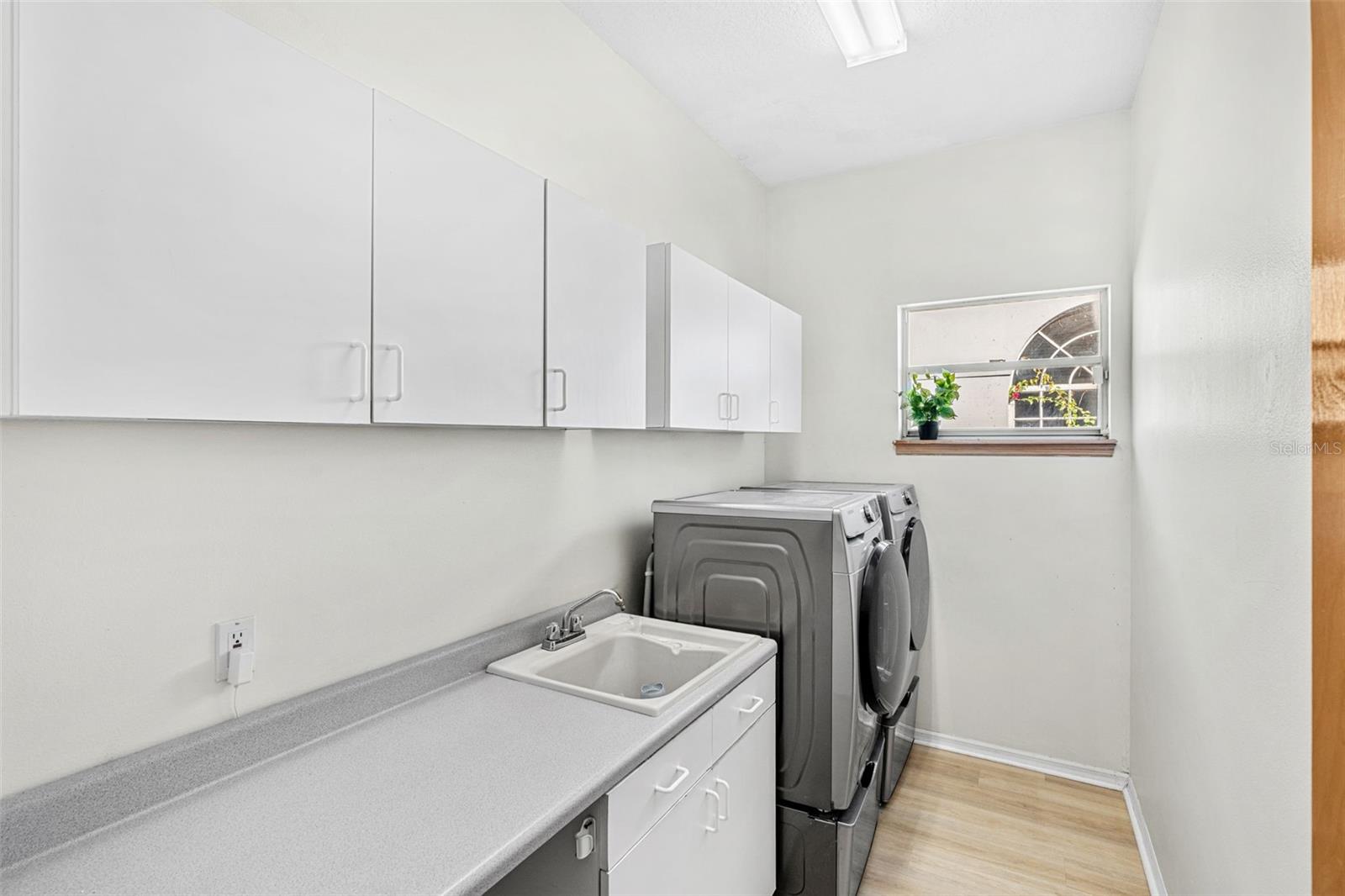 8449 ISLAND PALM CIR