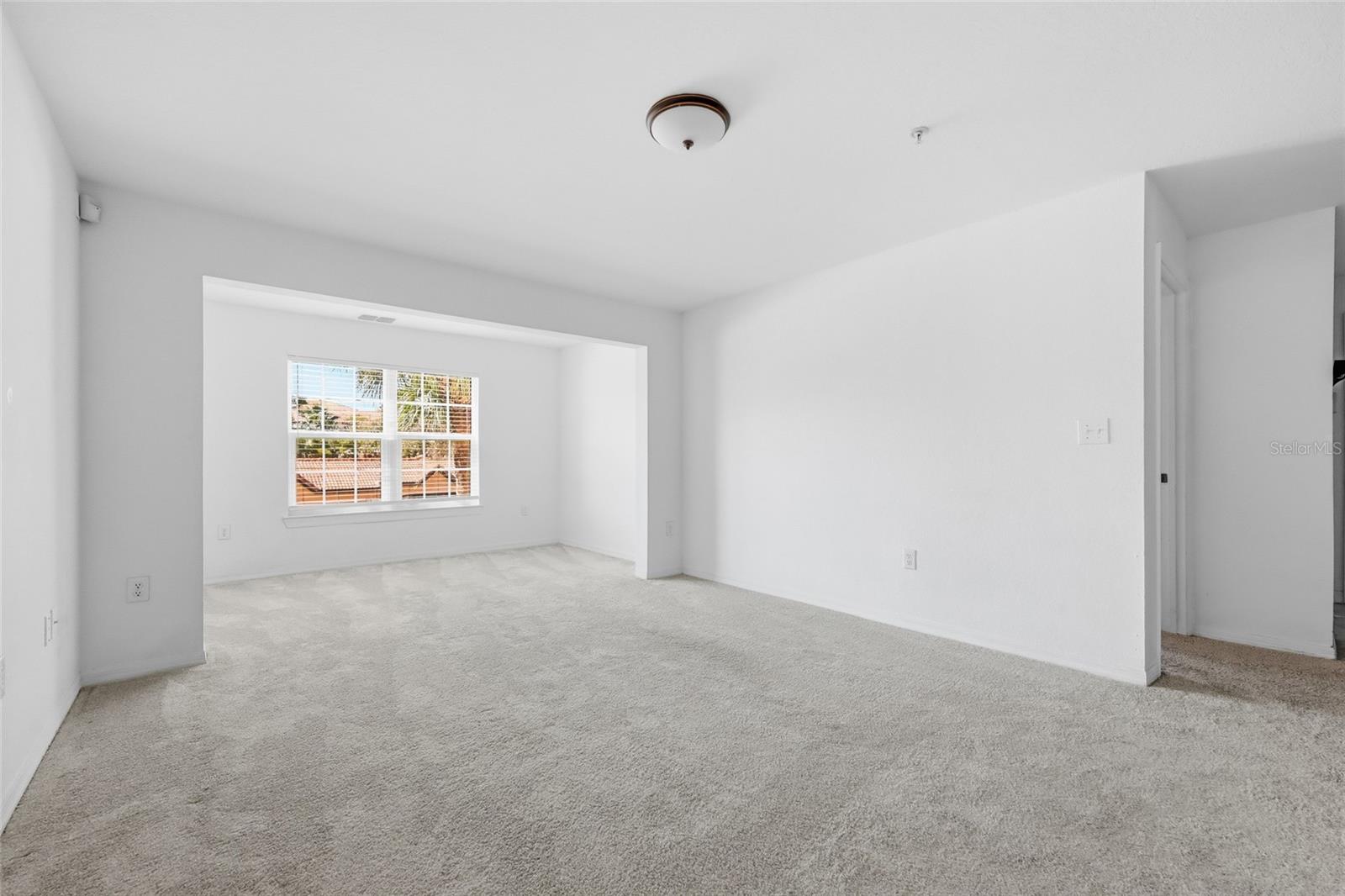 5447 VINELAND RD #1205