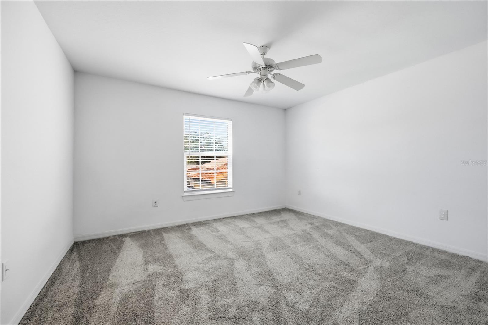 5447 VINELAND RD #1205