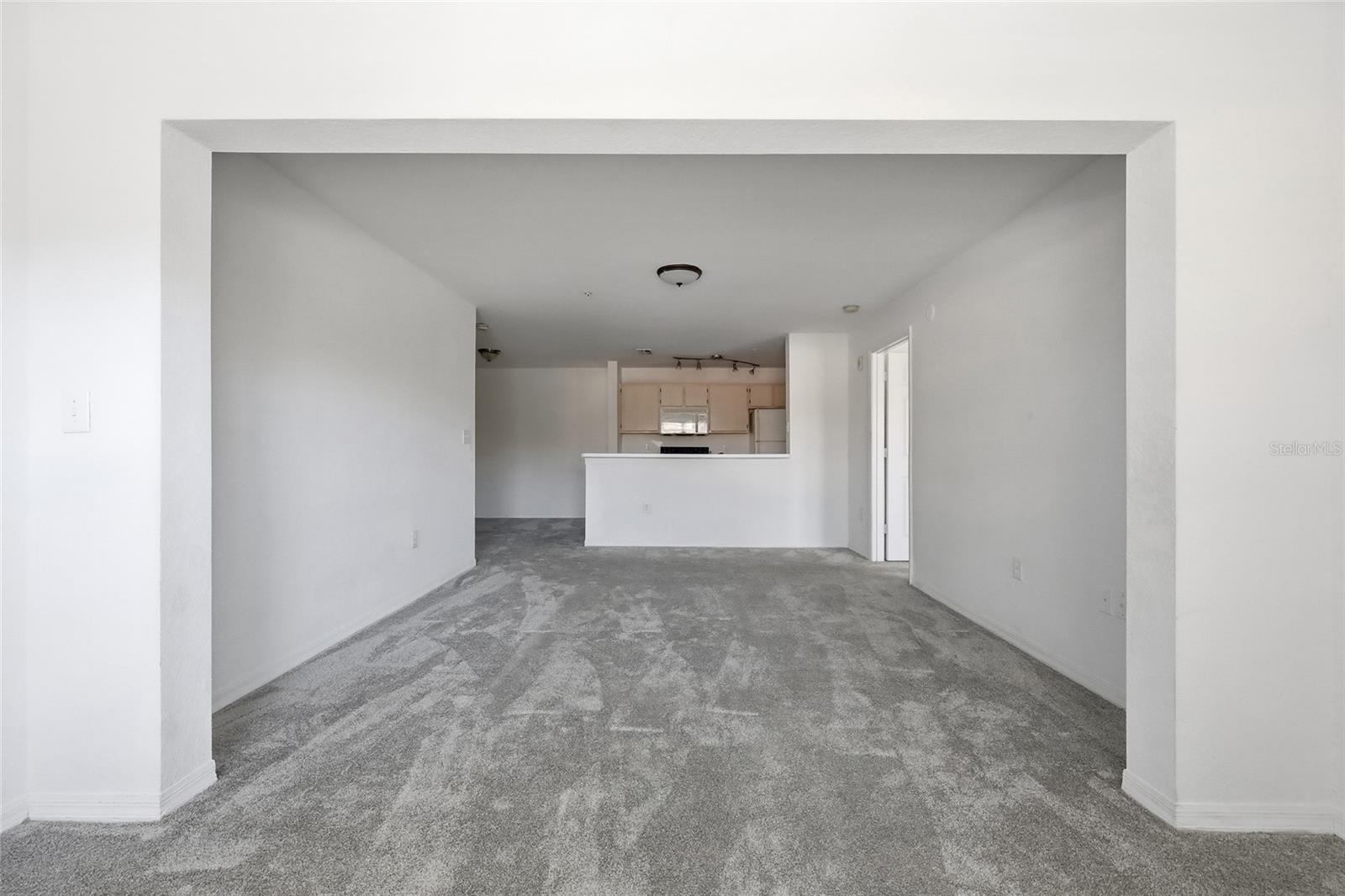 5447 VINELAND RD #1205