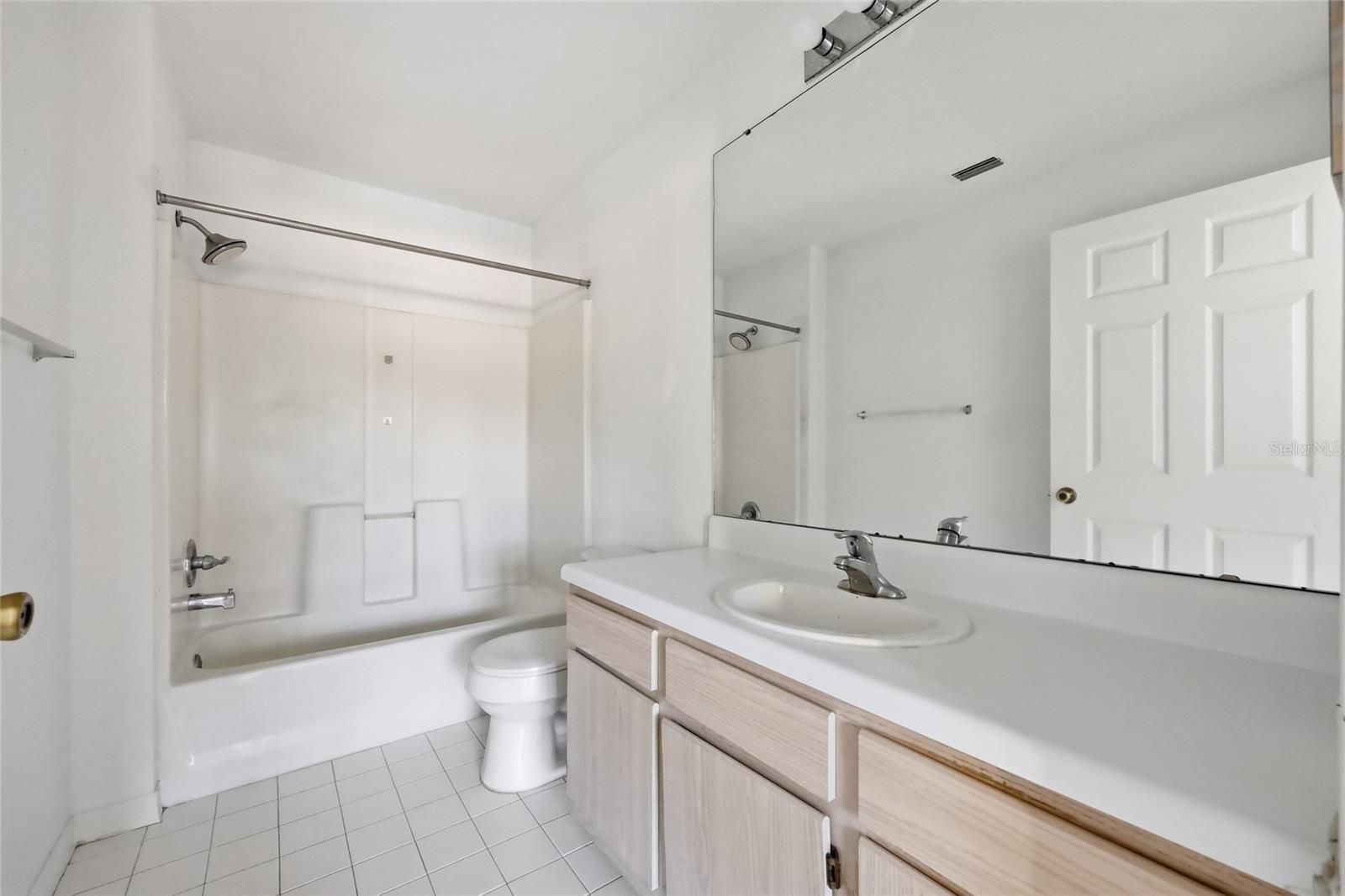 5447 VINELAND RD #1205