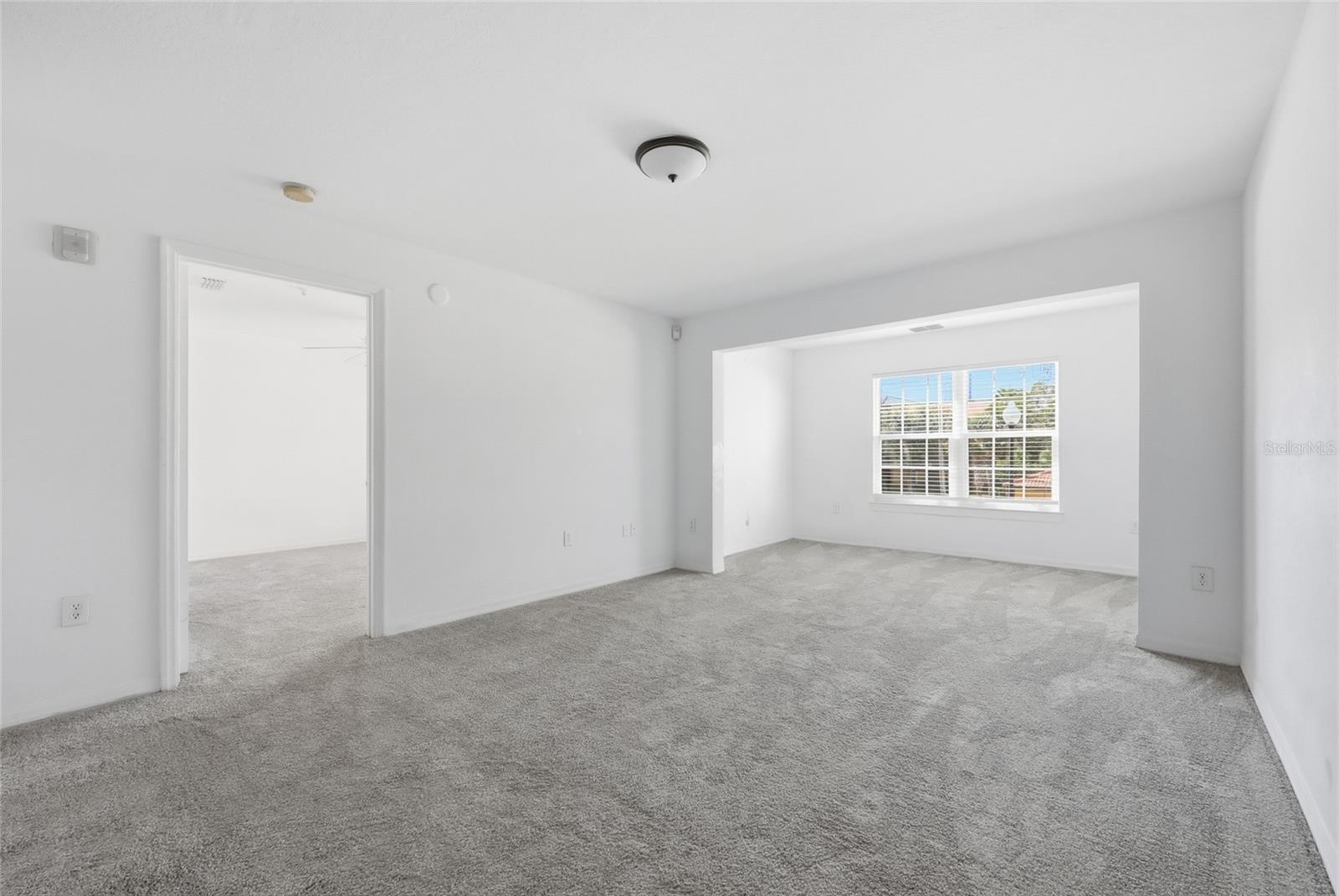 5447 VINELAND RD #1205