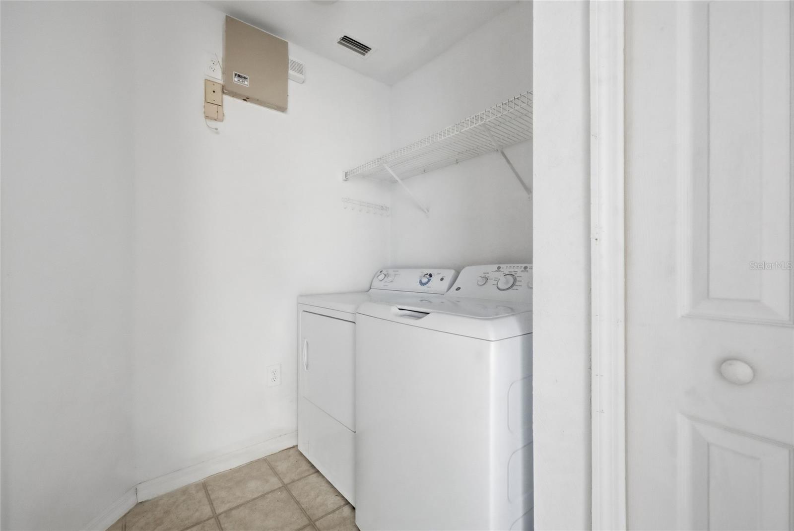 5447 VINELAND RD #1205