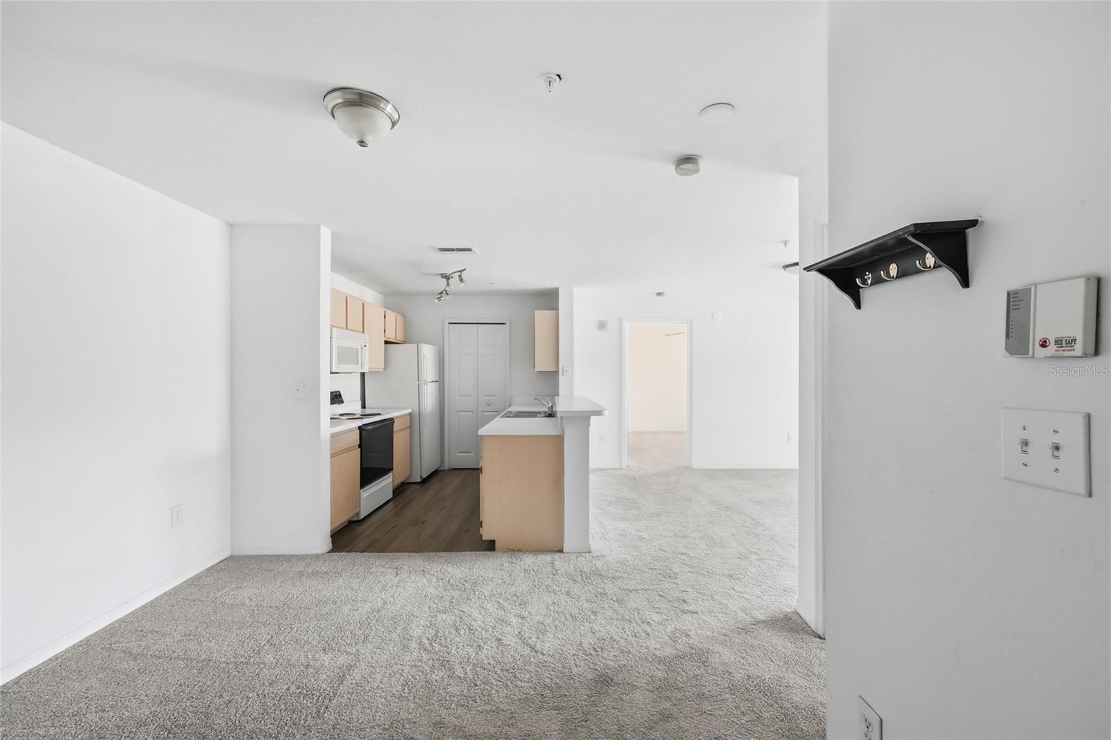 5447 VINELAND RD #1205