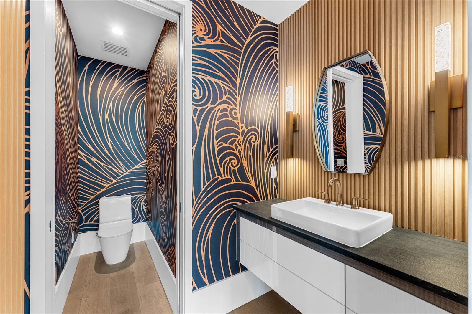 1194 N PENINSULA AVE