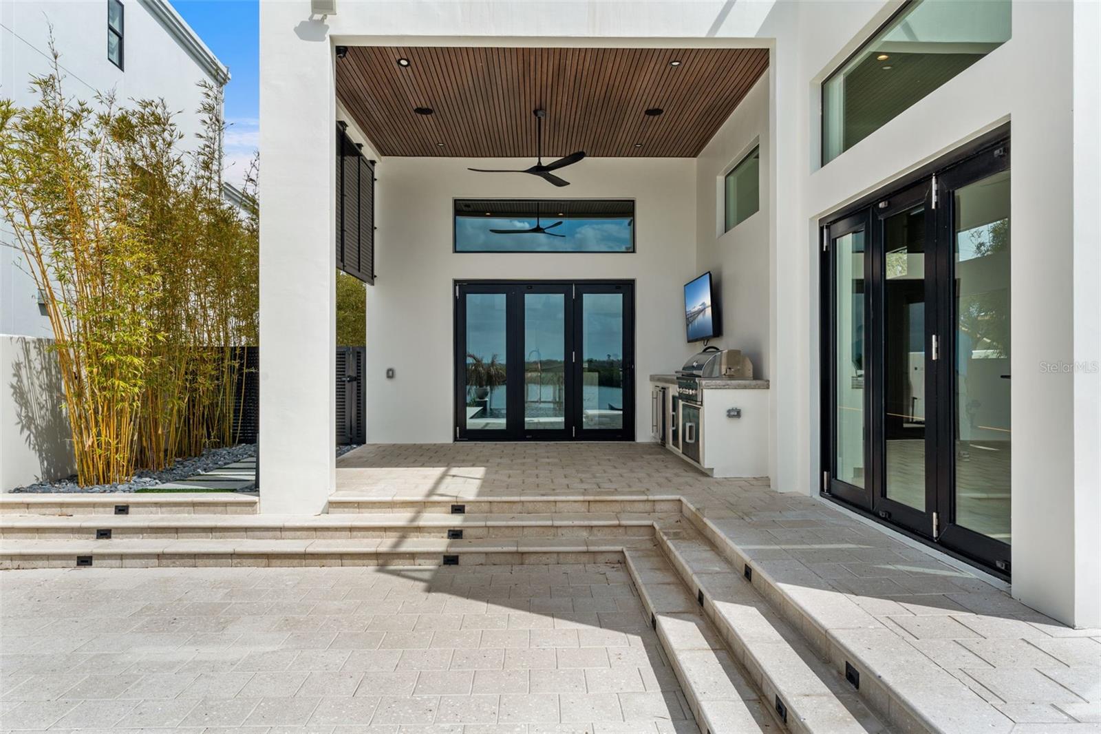 1194 N PENINSULA AVE