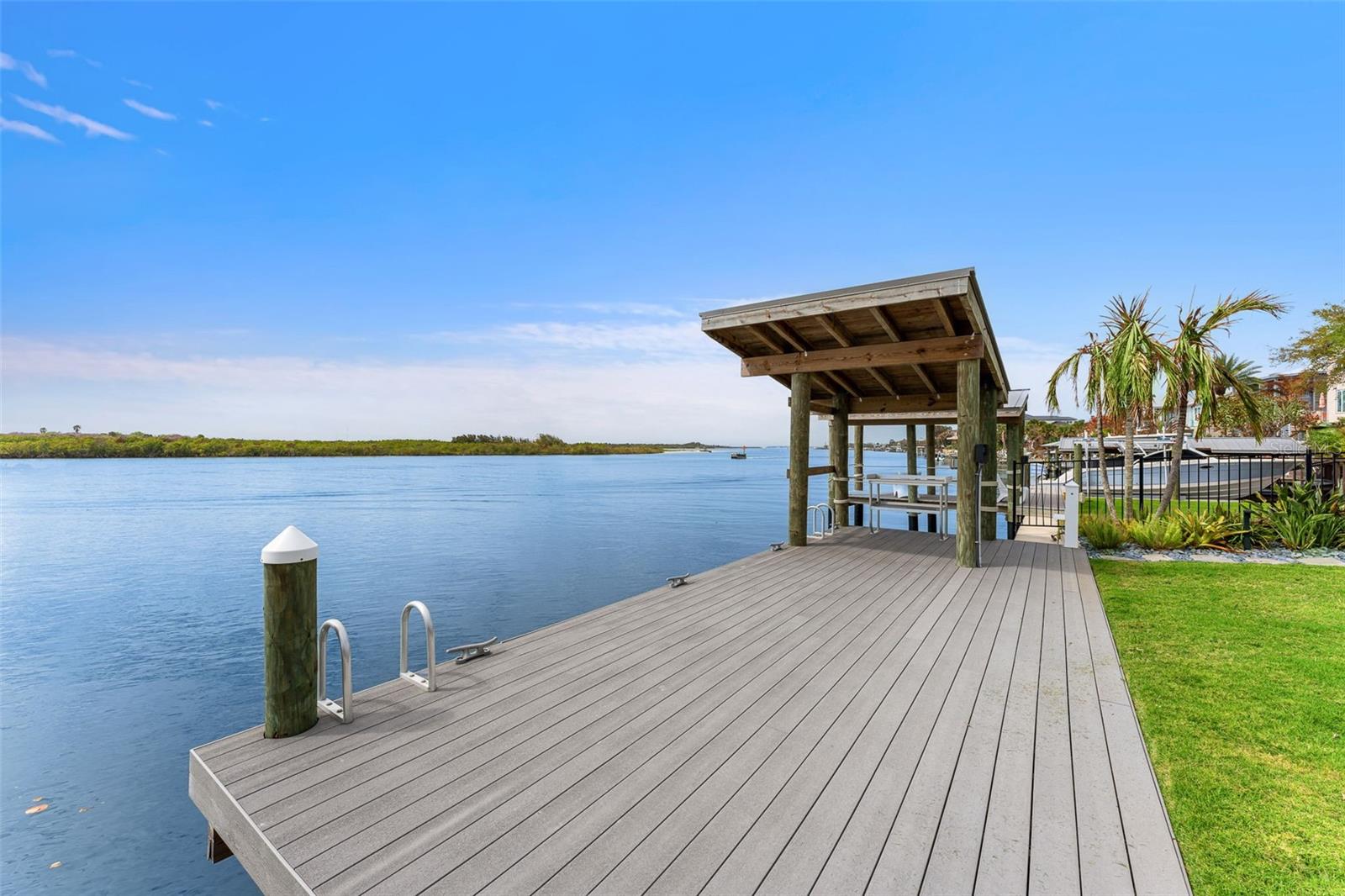 1194 N PENINSULA AVE