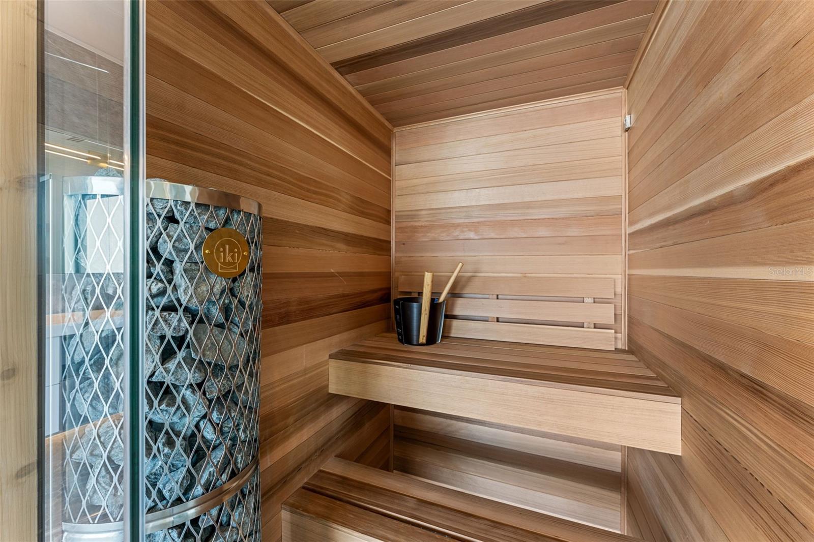 1194 N PENINSULA AVE