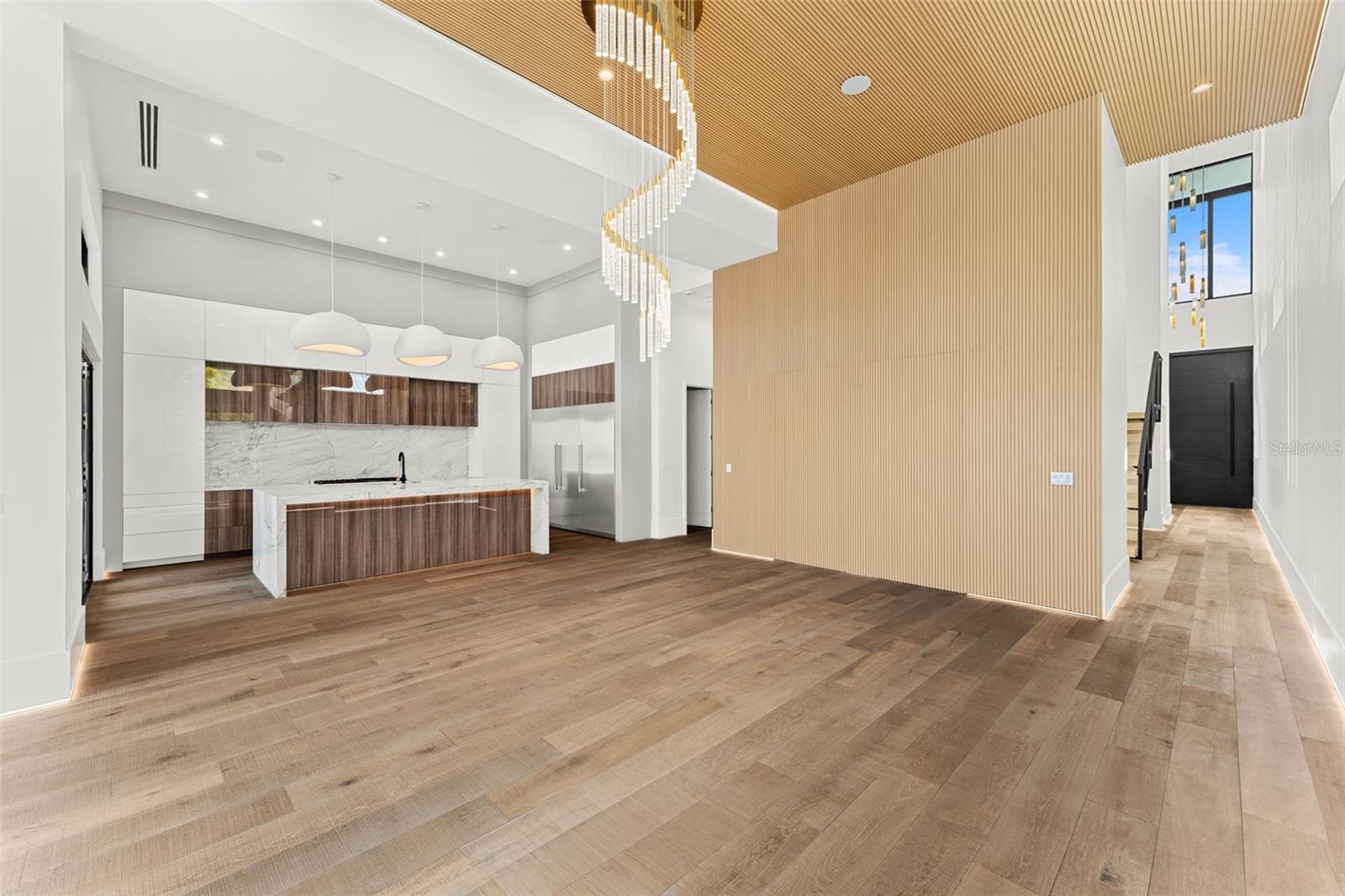 1194 N PENINSULA AVE