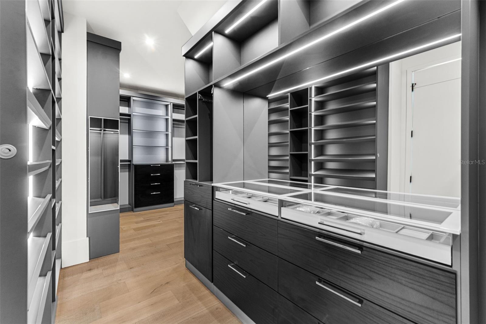 1194 N PENINSULA AVE