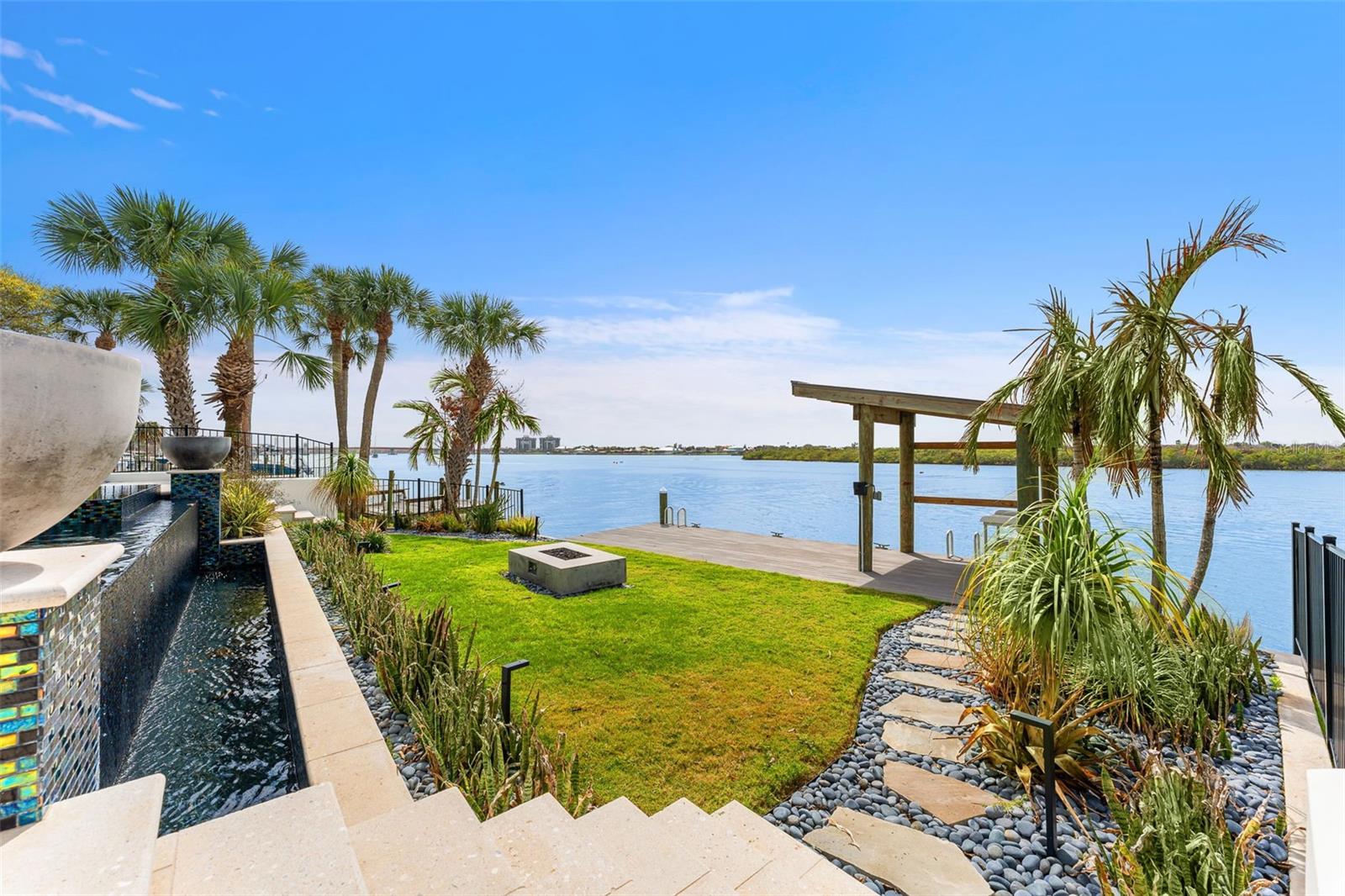 1194 N PENINSULA AVE