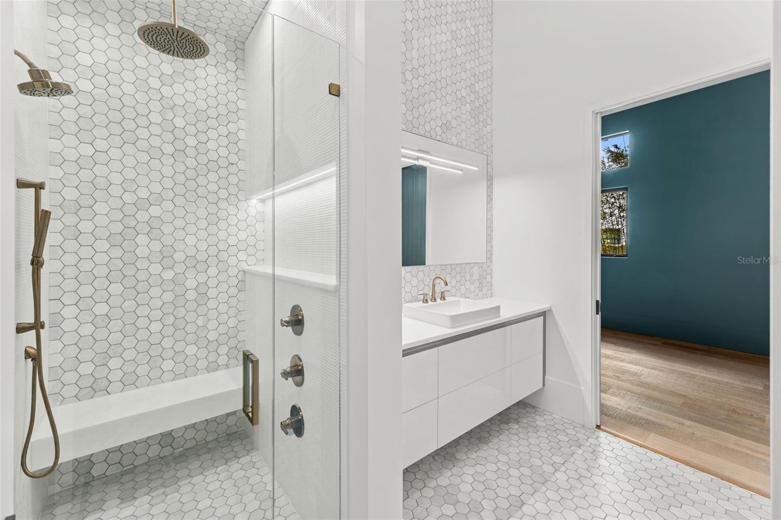 1194 N PENINSULA AVE