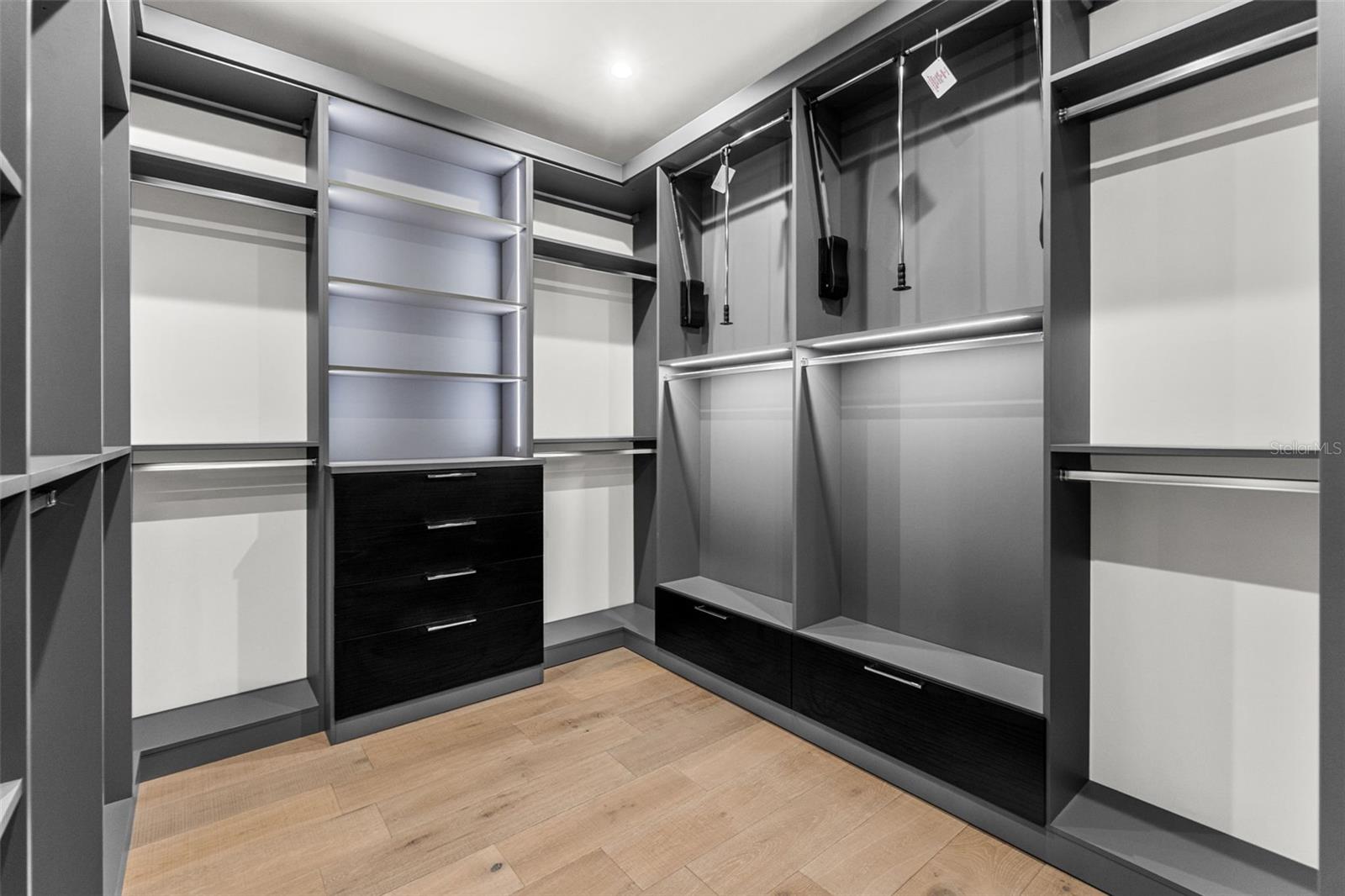 1194 N PENINSULA AVE