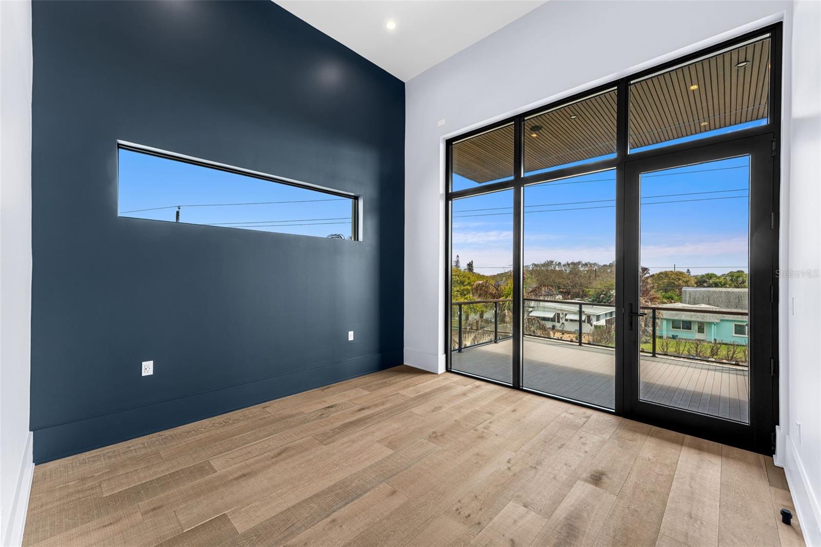 1194 N PENINSULA AVE